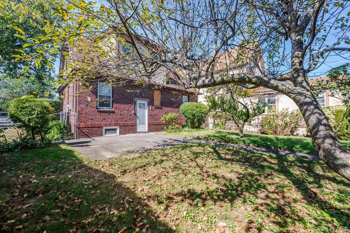 27-19 Murray Street, Flushing, NY 11354