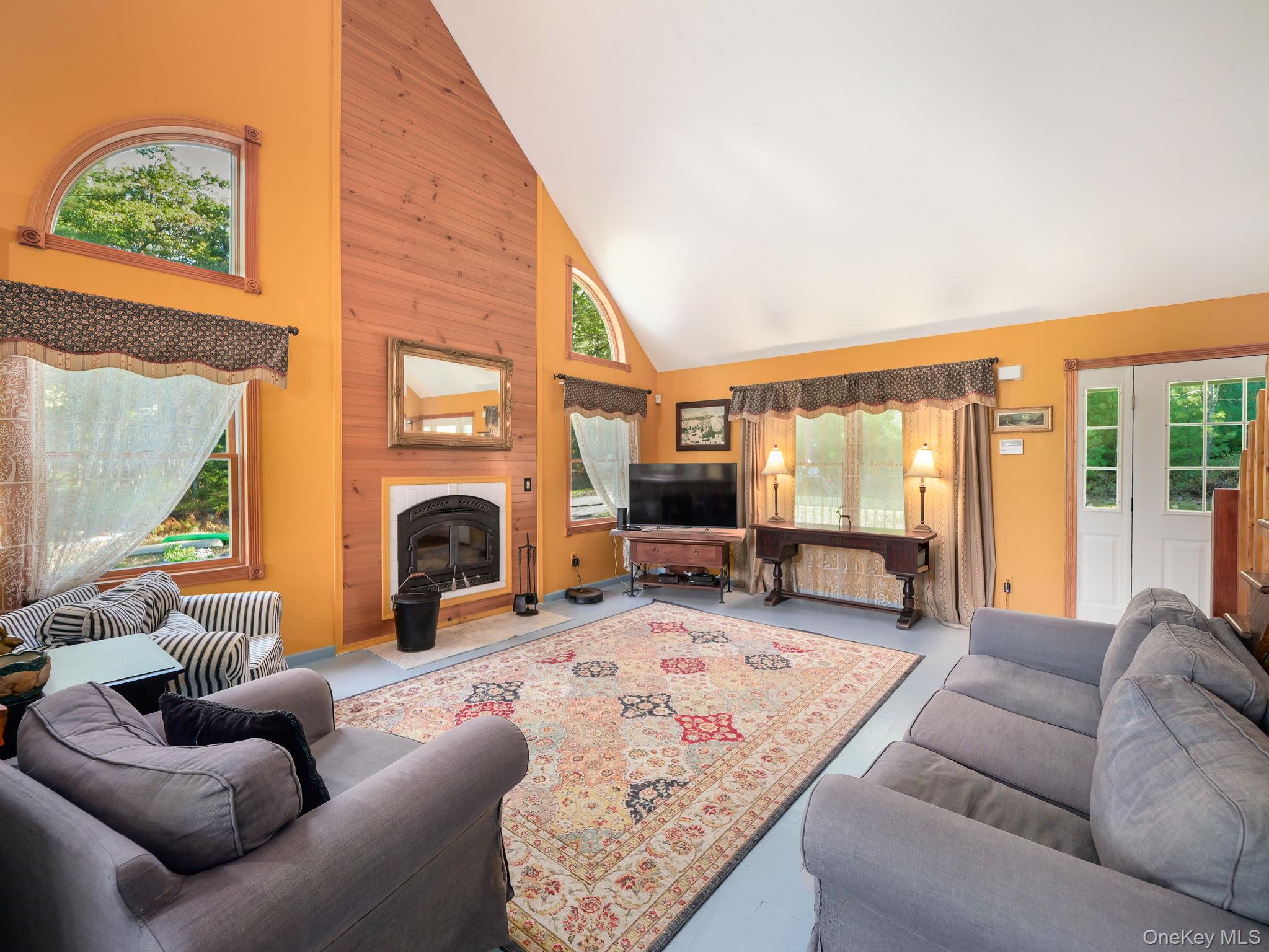 55 Ozeriany Road, Barryville, NY 12719