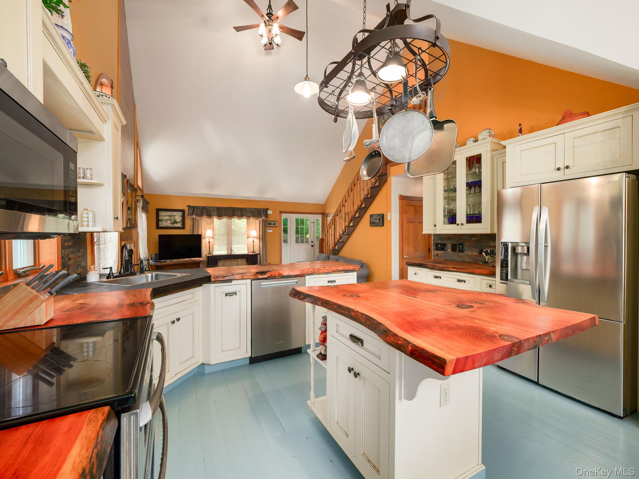 55 Ozeriany Road, Barryville, NY 12719