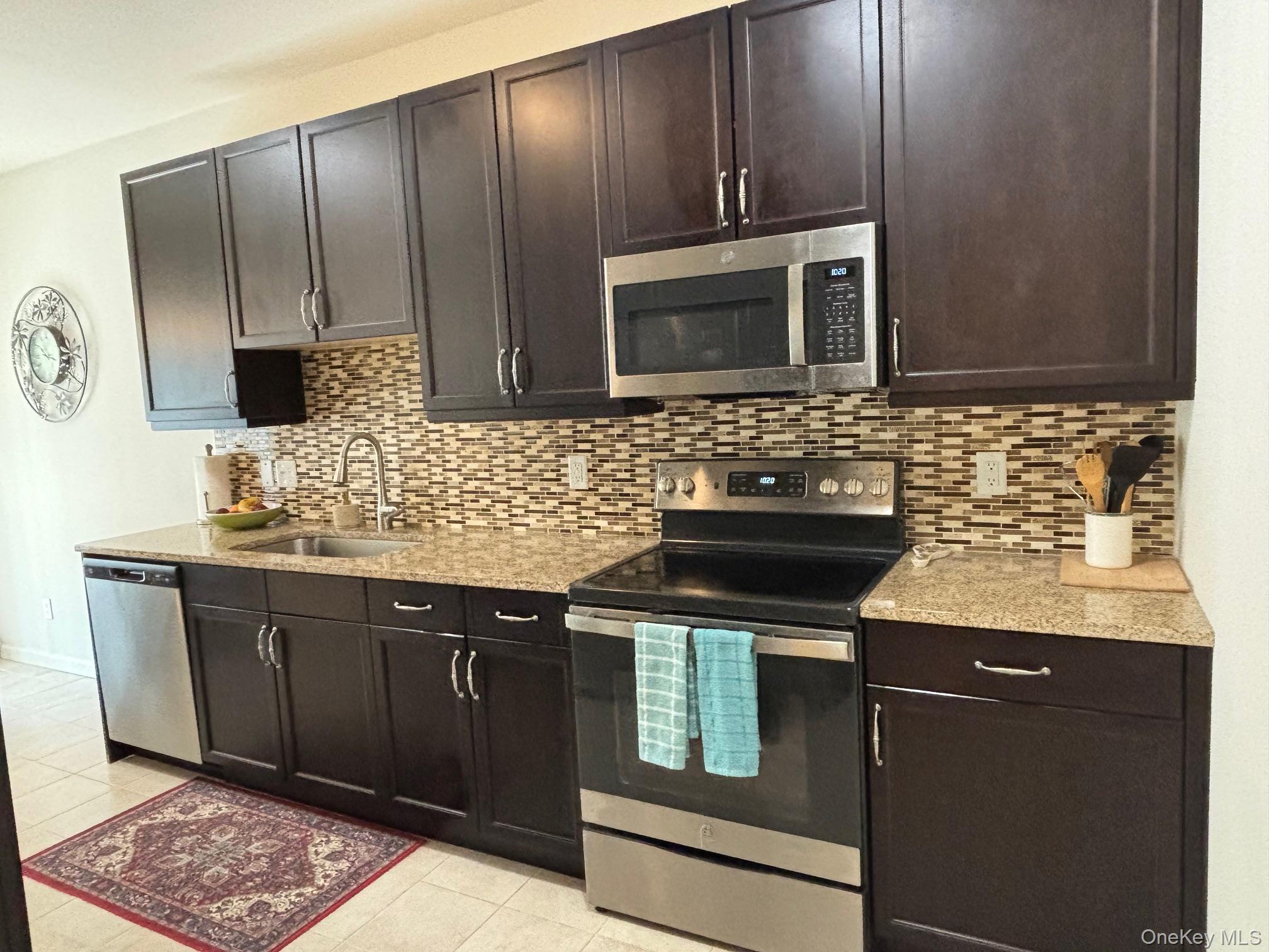 41 Greentree Court, Shirley, NY 11967