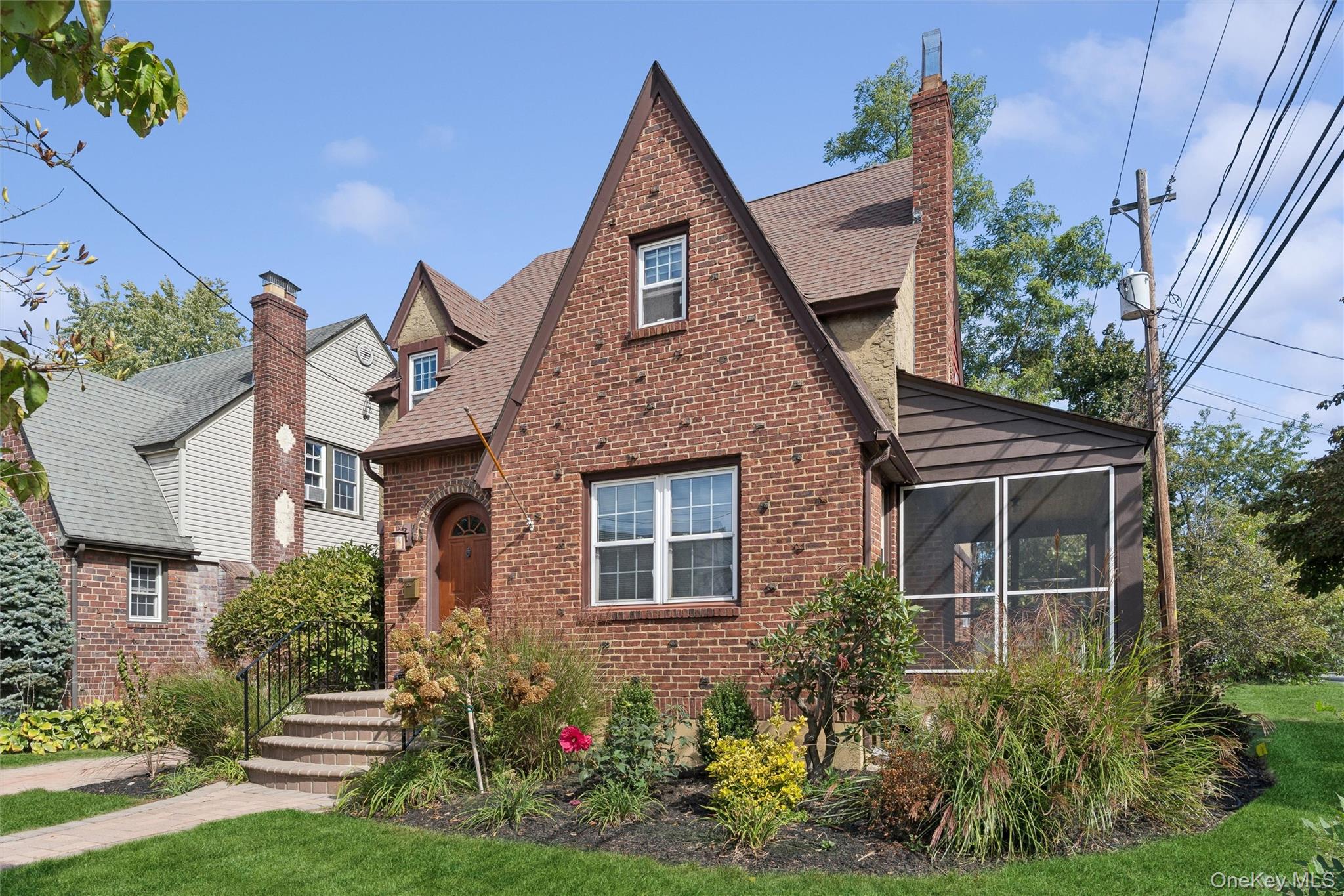 9 Troy Place, Merrick, NY 11566