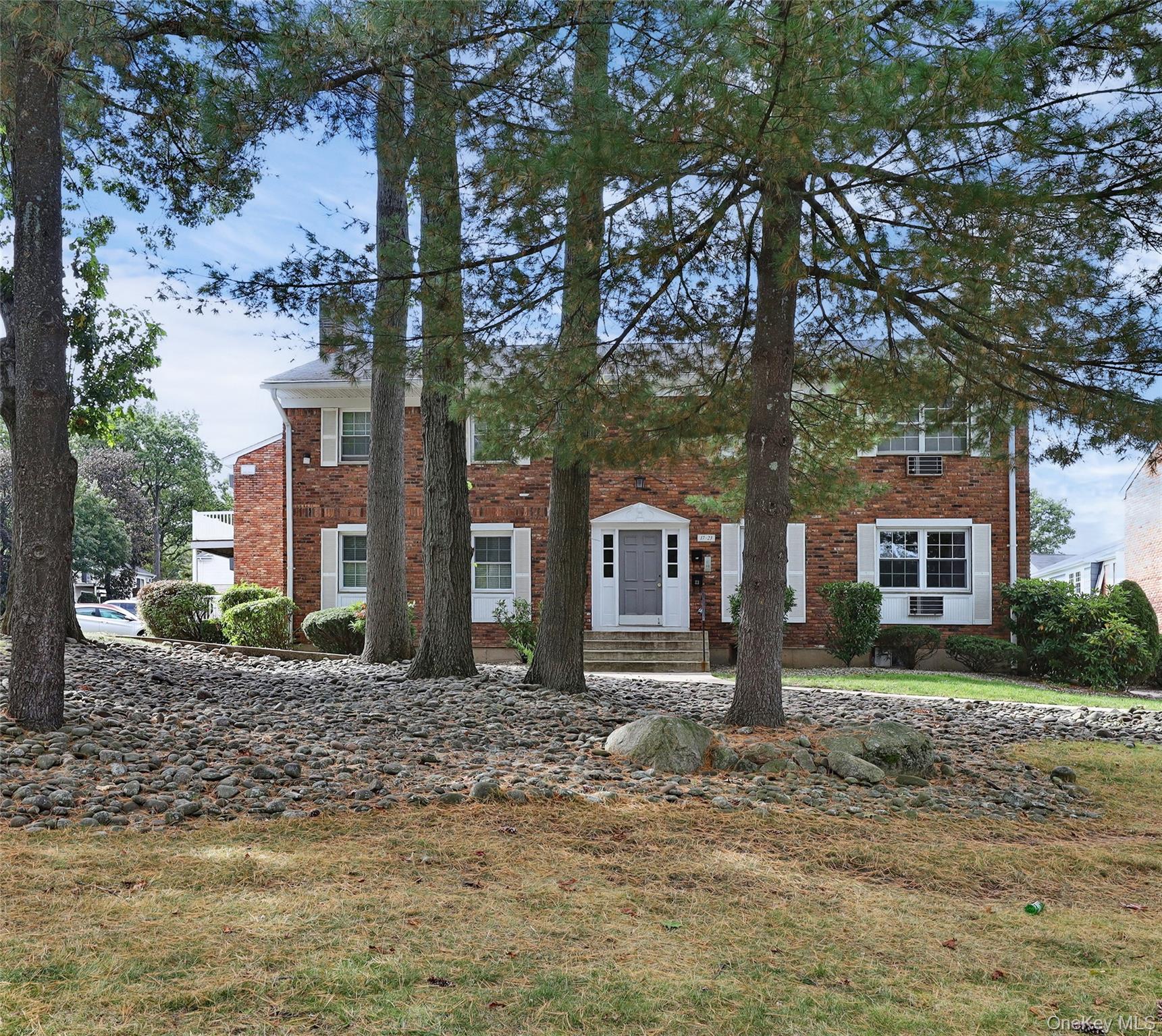 19 Doxbury Lane, Suffern, NY 10901