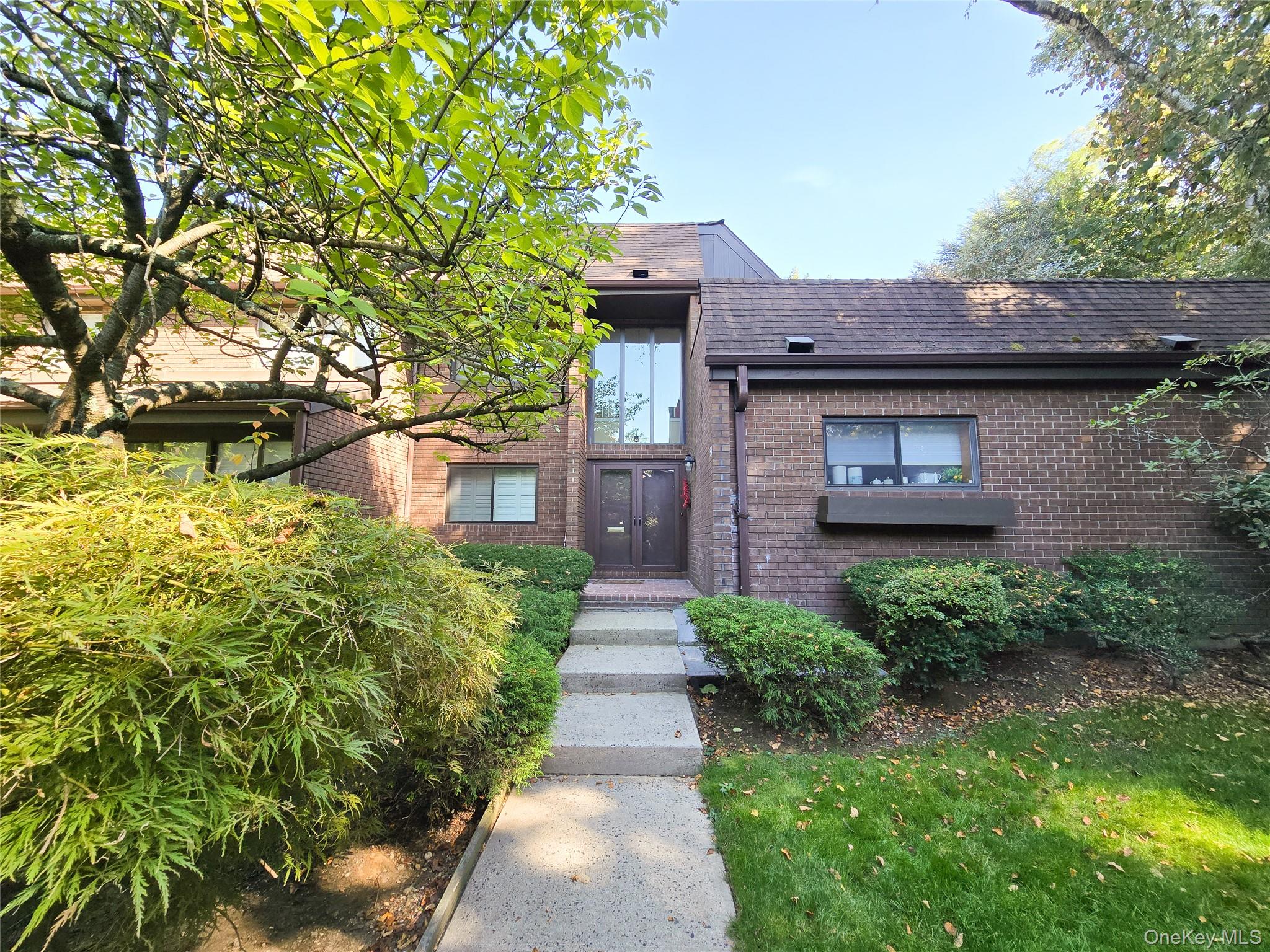 54 Acorn Ponds Drive # 271, Roslyn, NY 11576