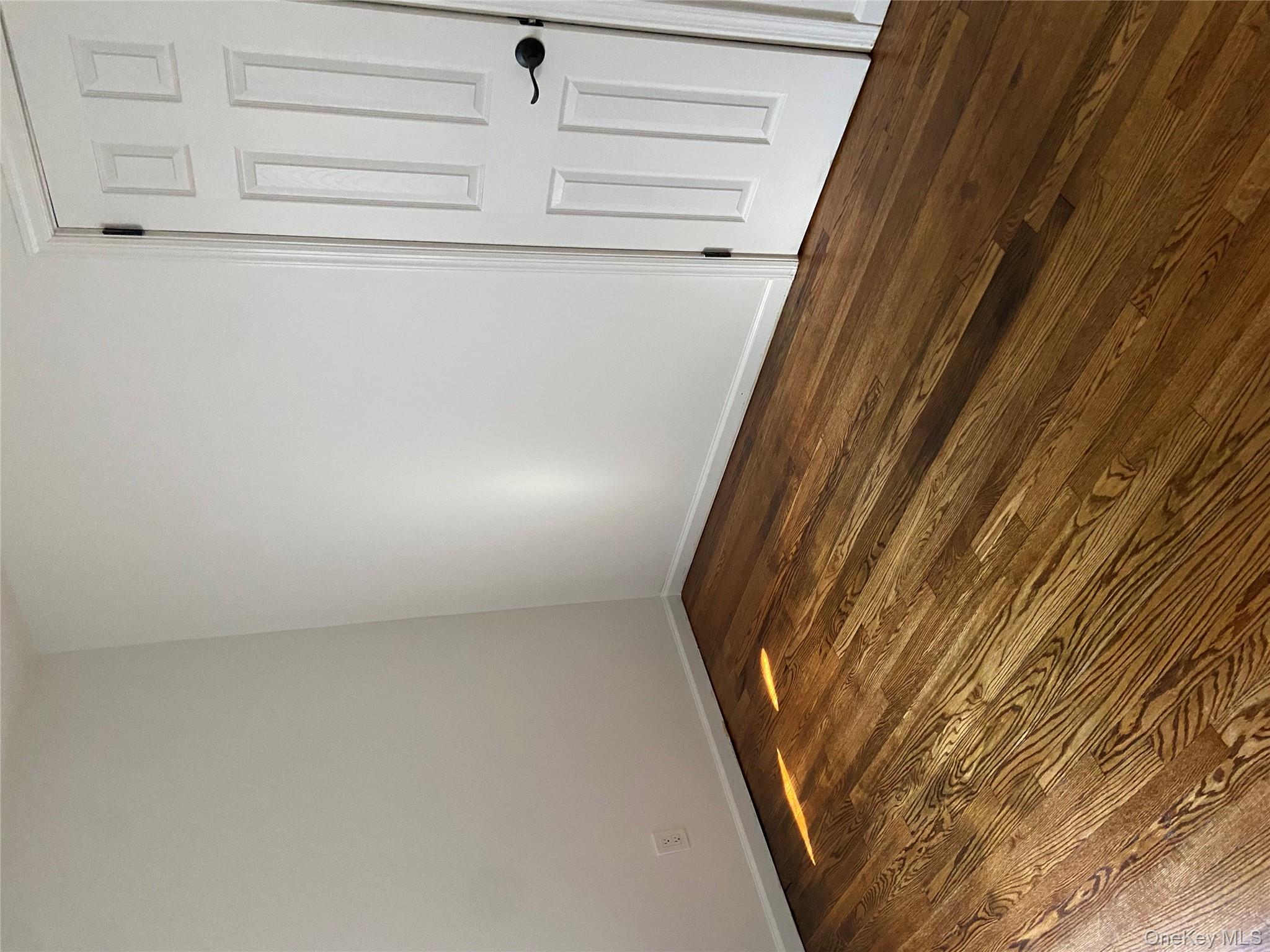 18 Hitchcock Lane, Farmingdale, NY 11735