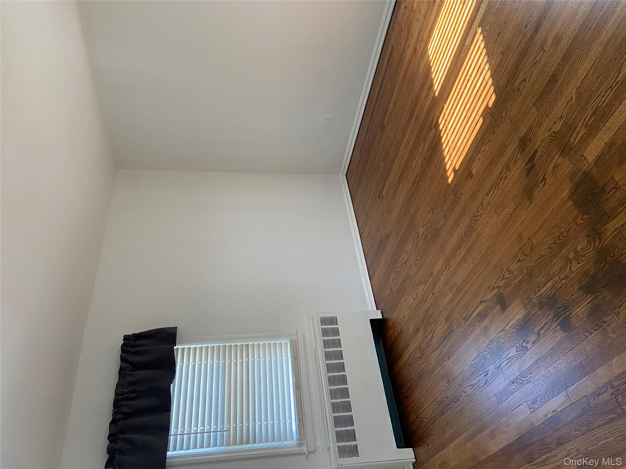 18 Hitchcock Lane, Farmingdale, NY 11735