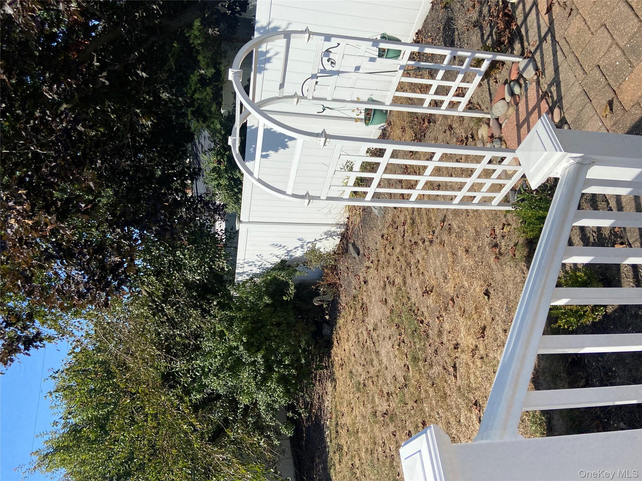 18 Hitchcock Lane, Farmingdale, NY 11735