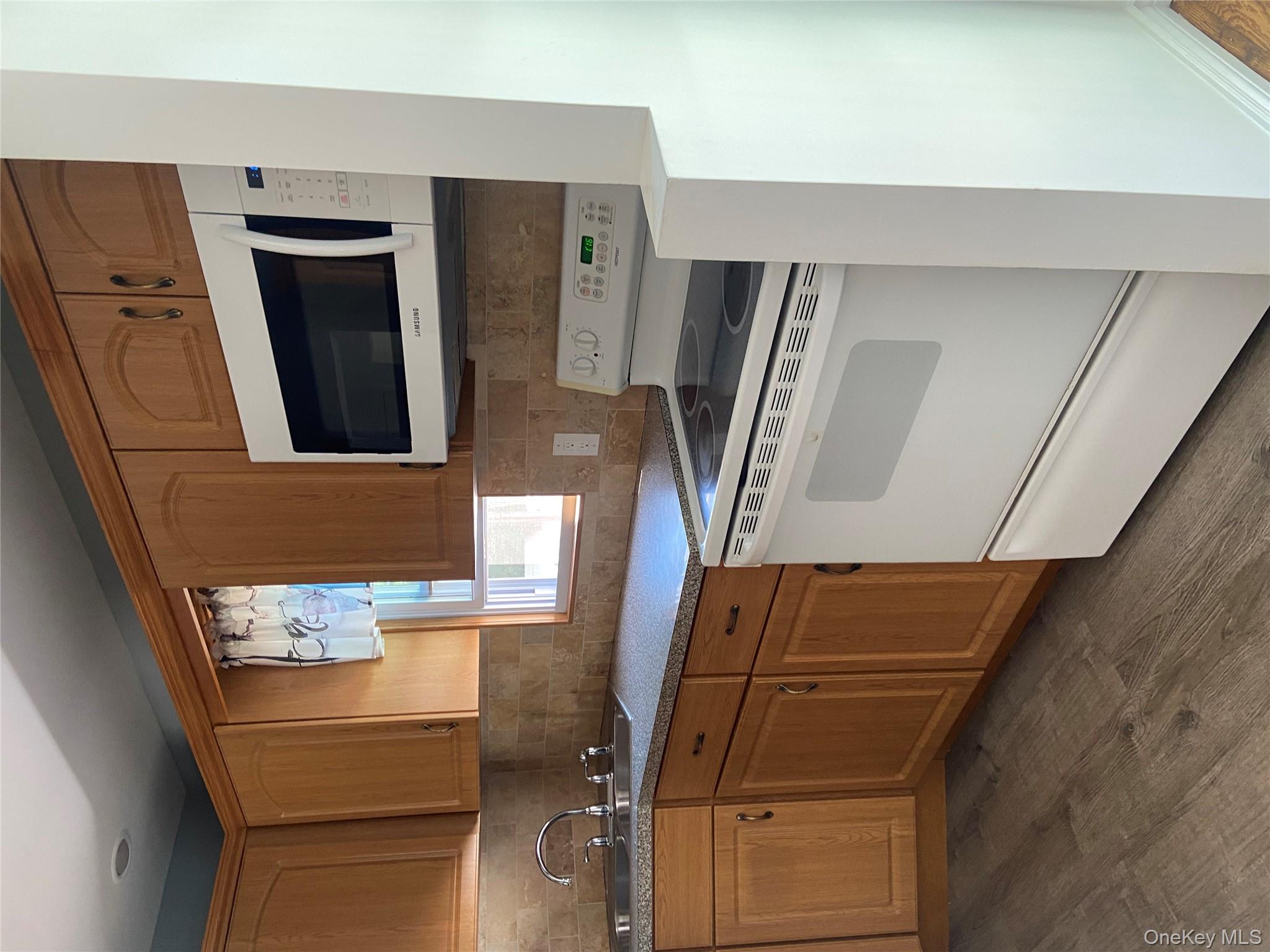 18 Hitchcock Lane, Farmingdale, NY 11735