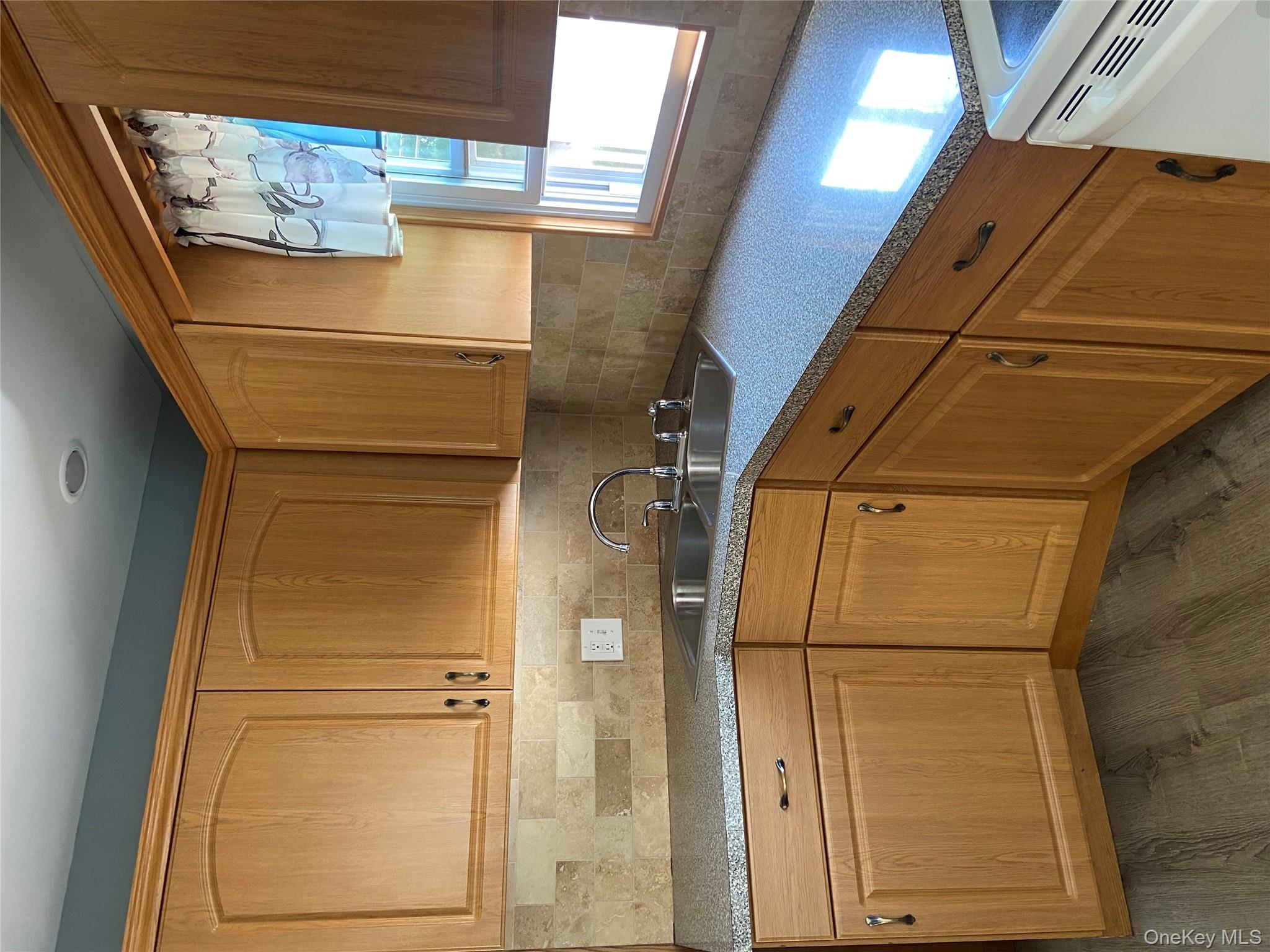 18 Hitchcock Lane, Farmingdale, NY 11735