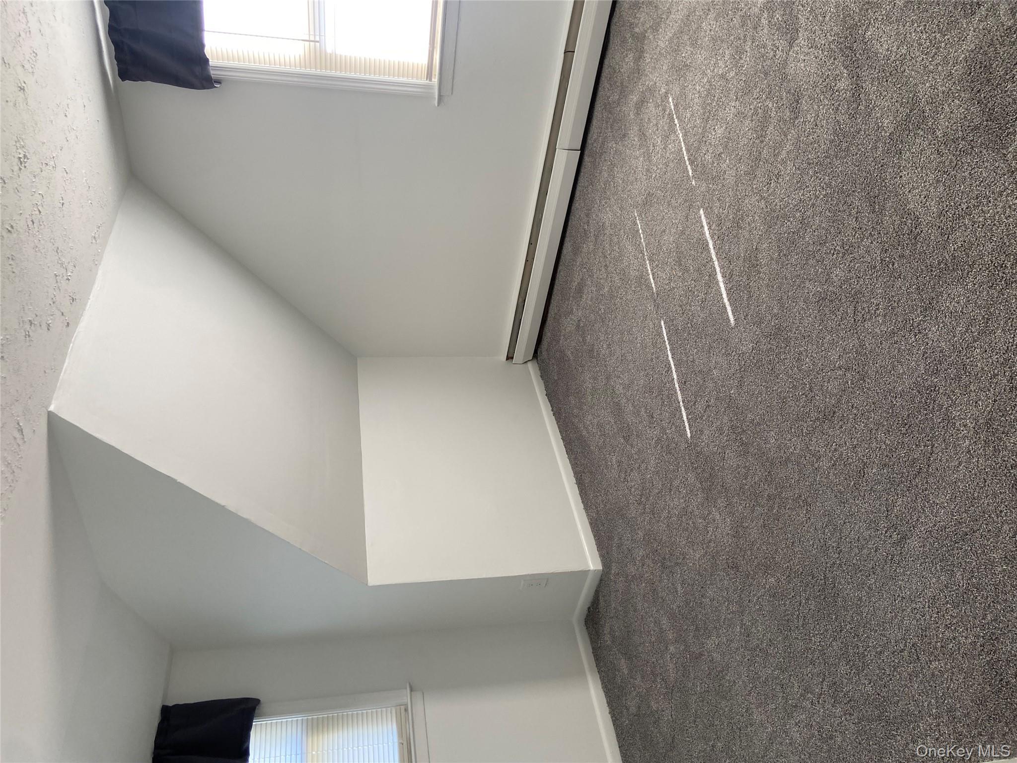 18 Hitchcock Lane, Farmingdale, NY 11735