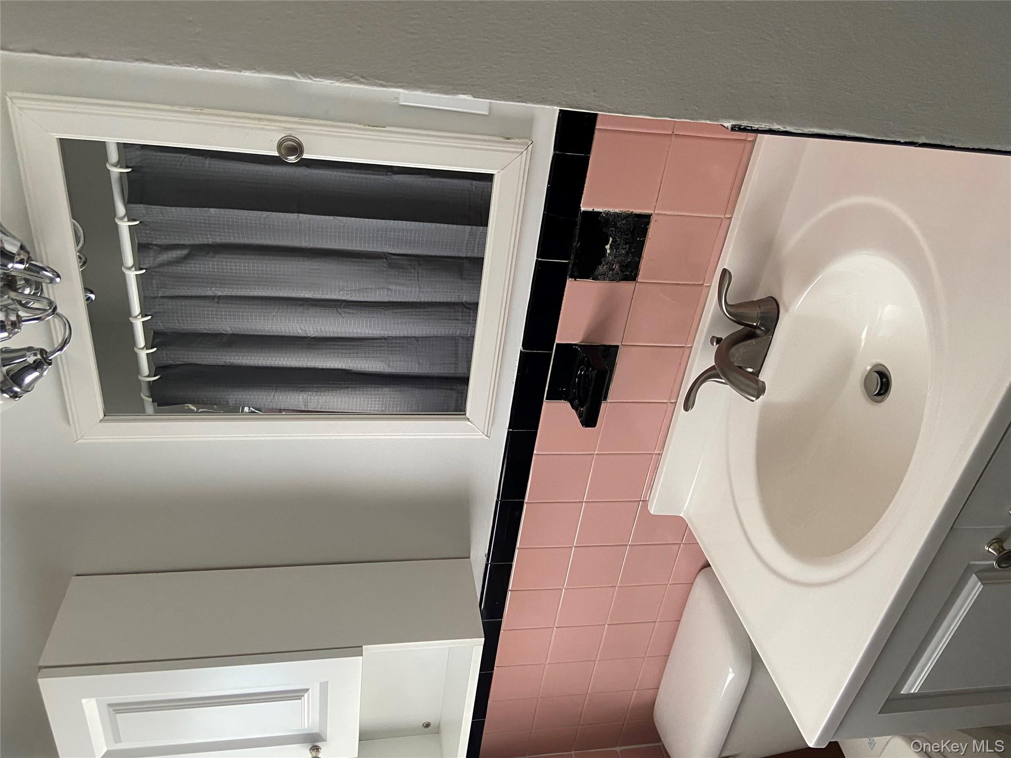 18 Hitchcock Lane, Farmingdale, NY 11735