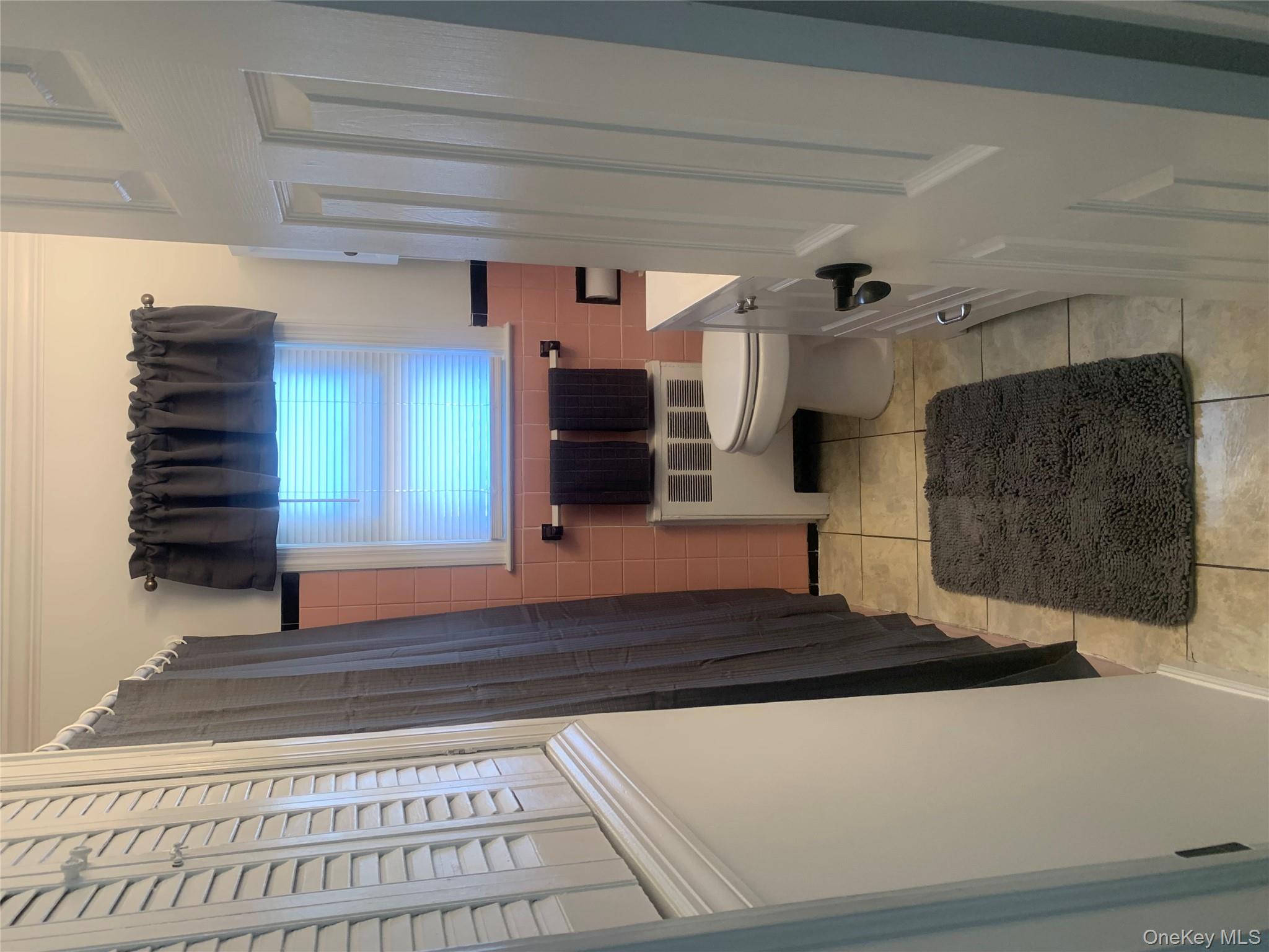 18 Hitchcock Lane, Farmingdale, NY 11735