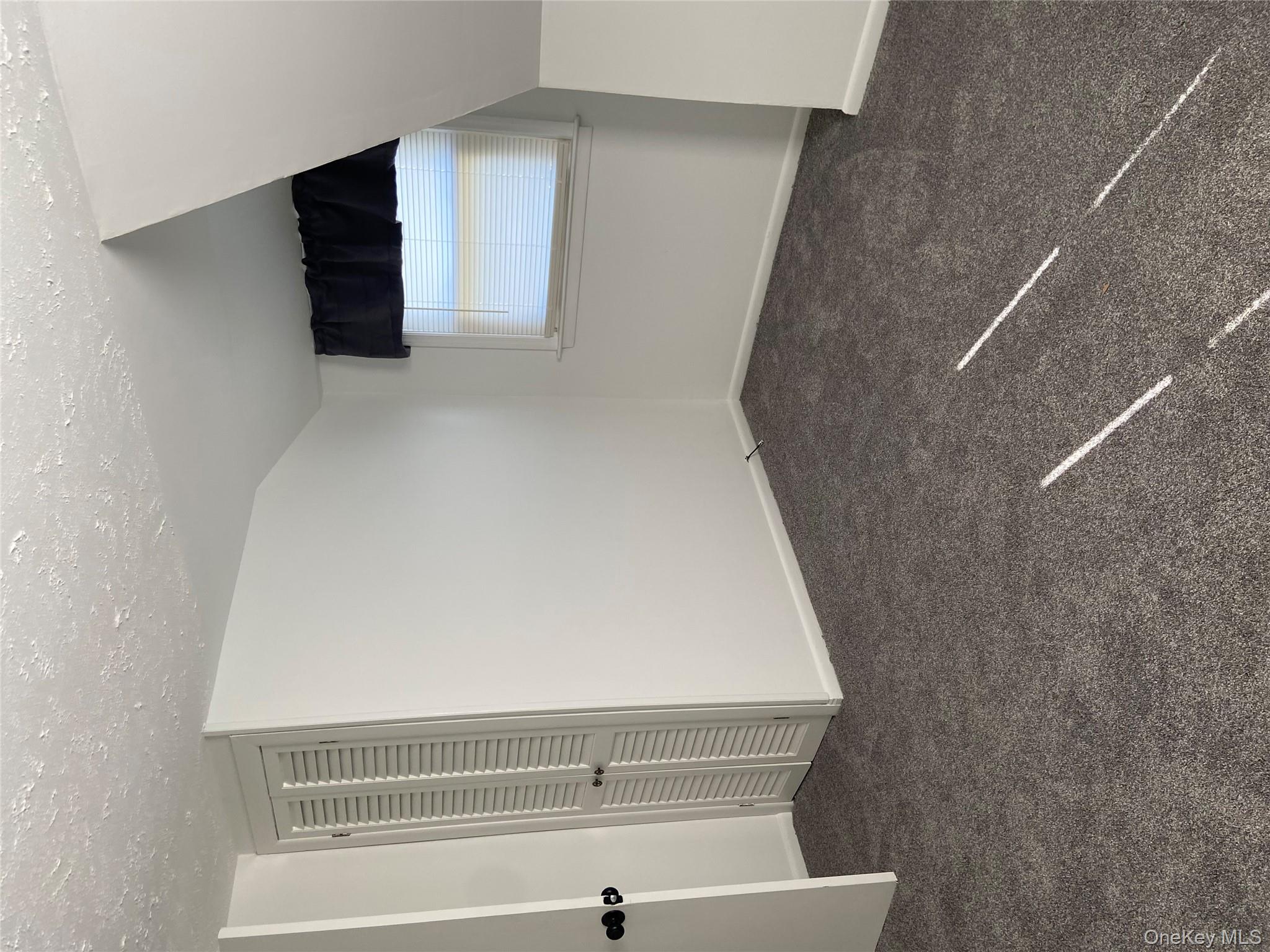 18 Hitchcock Lane, Farmingdale, NY 11735