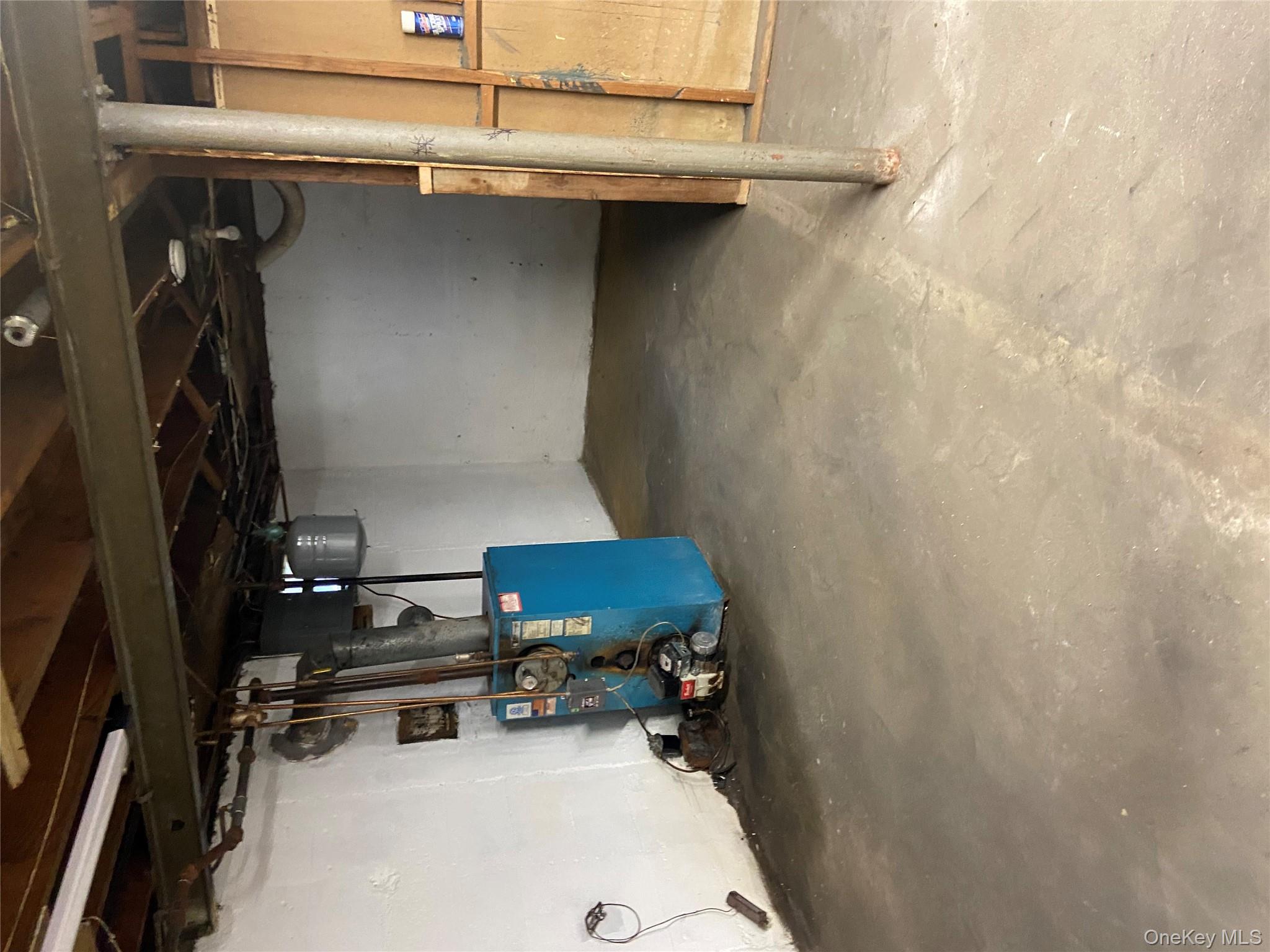 18 Hitchcock Lane, Farmingdale, NY 11735