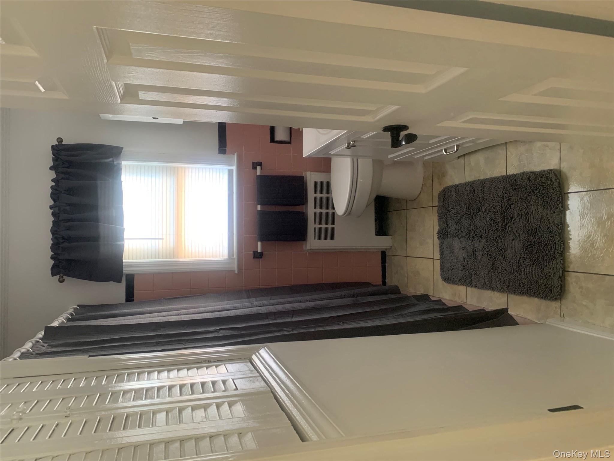 18 Hitchcock Lane, Farmingdale, NY 11735