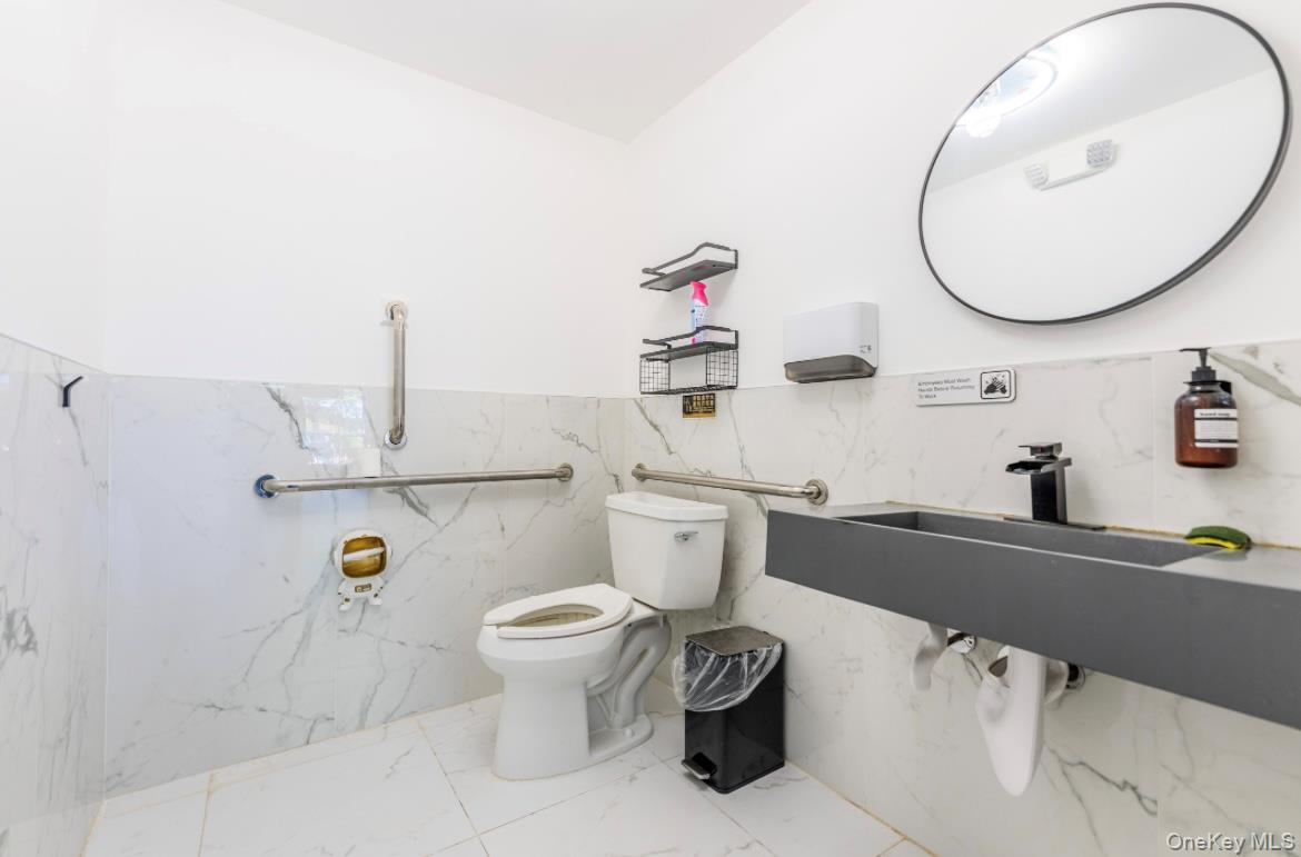 28-82 Merrick Rd, Bellmore, NY 11710