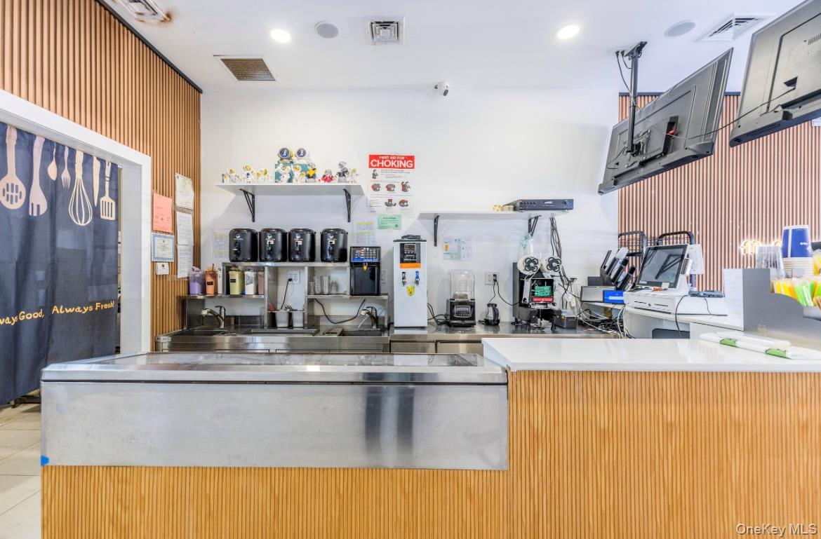 28-82 Merrick Rd, Bellmore, NY 11710