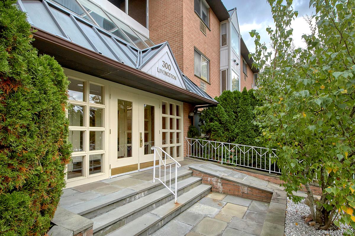 300 Livingston Avenue # 2D, Mamaroneck, NY 10543