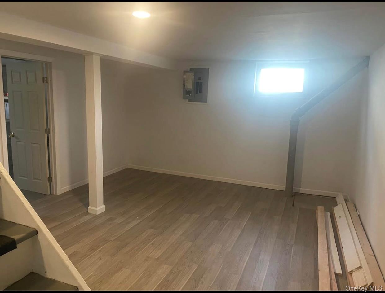 211 Mineola Avenue, Carle Place, NY 11514