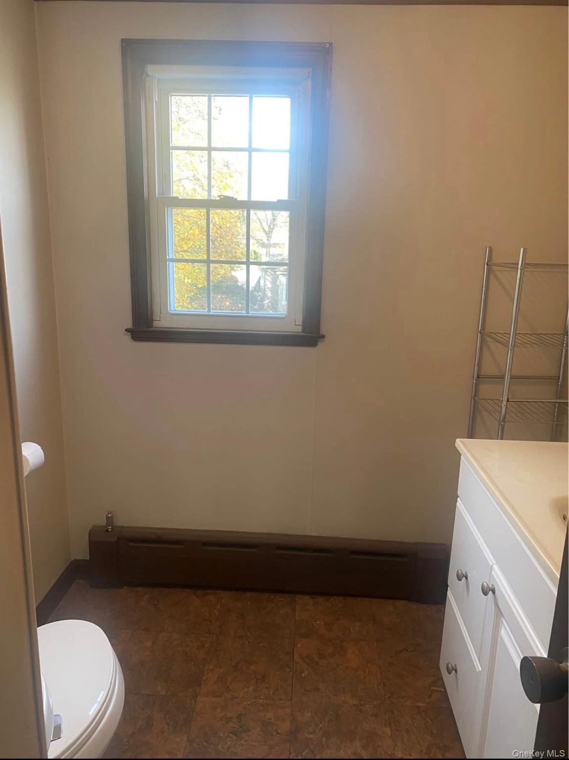 211 Mineola Avenue, Carle Place, NY 11514