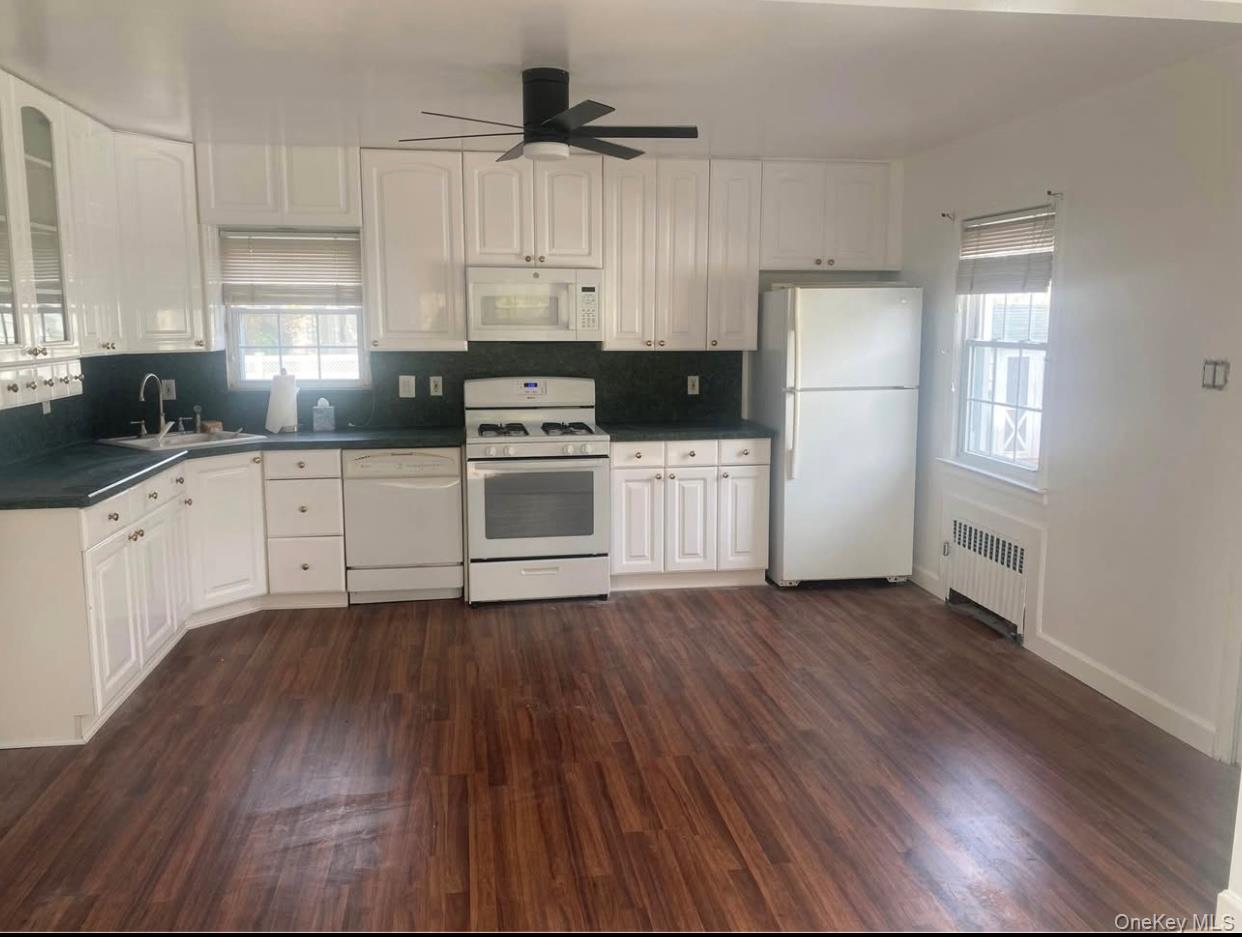 211 Mineola Avenue, Carle Place, NY 11514