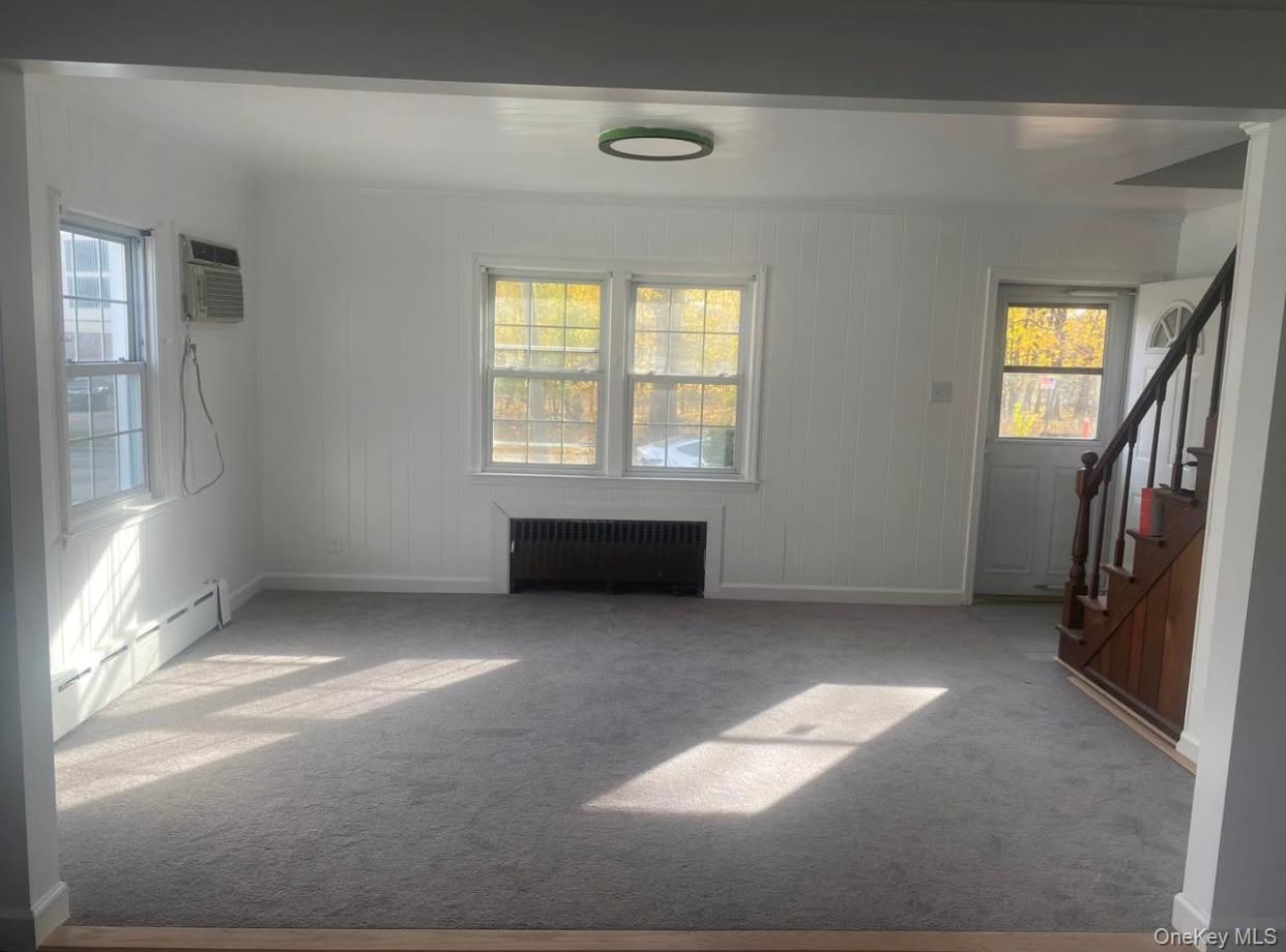 211 Mineola Avenue, Carle Place, NY 11514