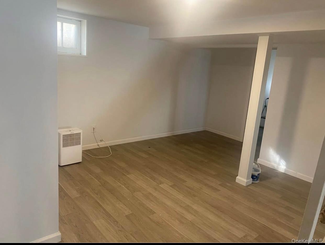 211 Mineola Avenue, Carle Place, NY 11514