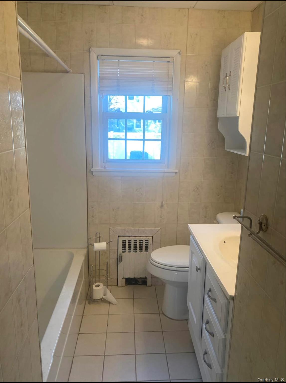 211 Mineola Avenue, Carle Place, NY 11514