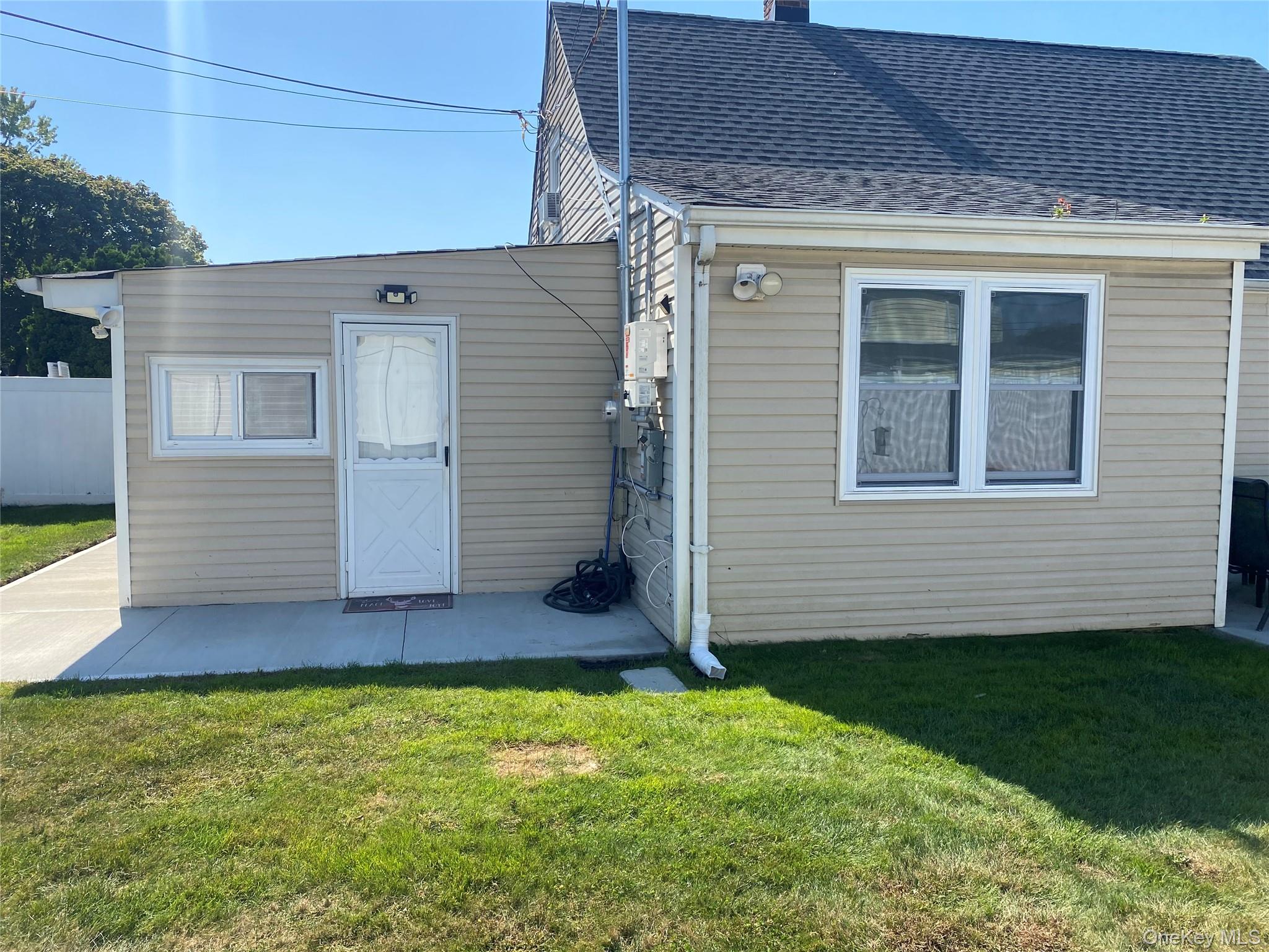 125 Haven Lane, Levittown, NY 11756