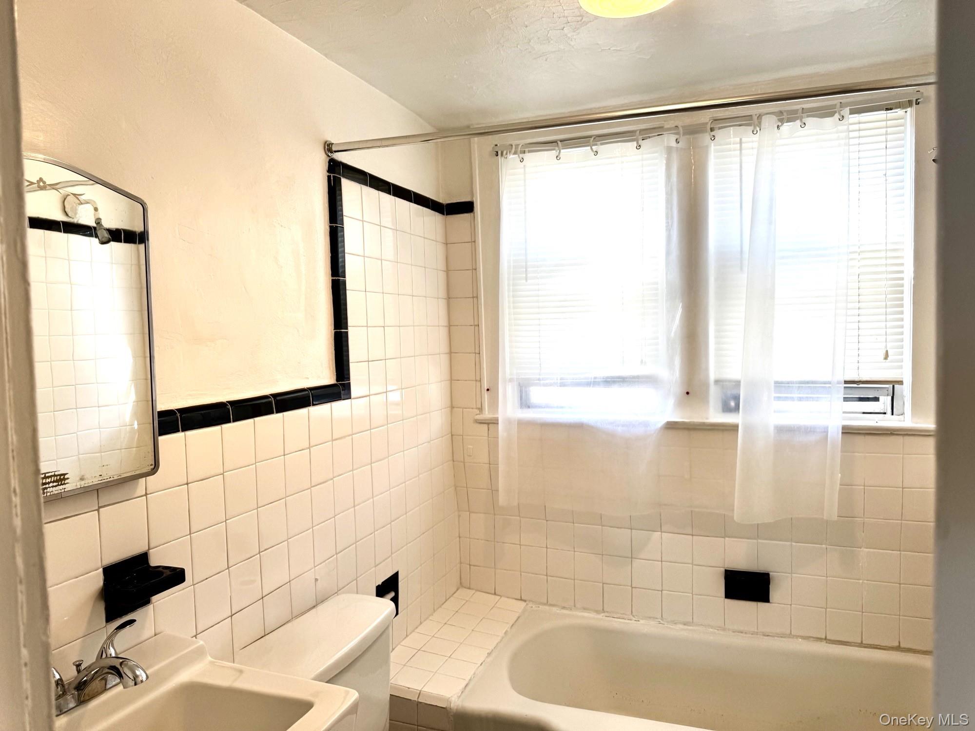 1573 9th Street, West Babylon, NY 11704