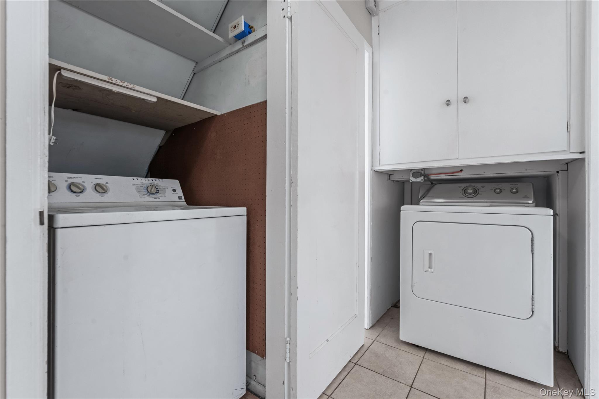 71 Chimney Lane, Levittown, NY 11756