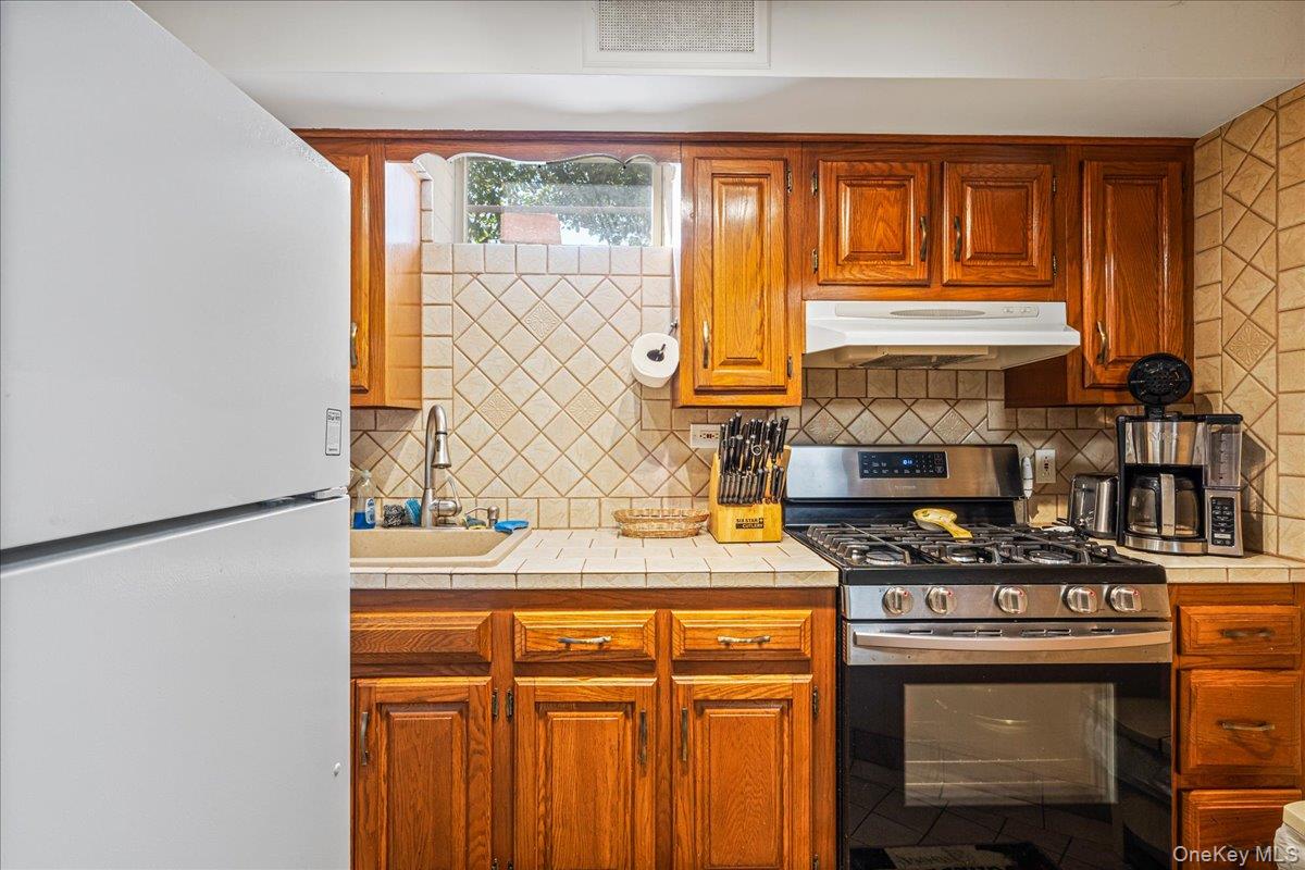 15016 26th Avenue, Flushing, NY 11354