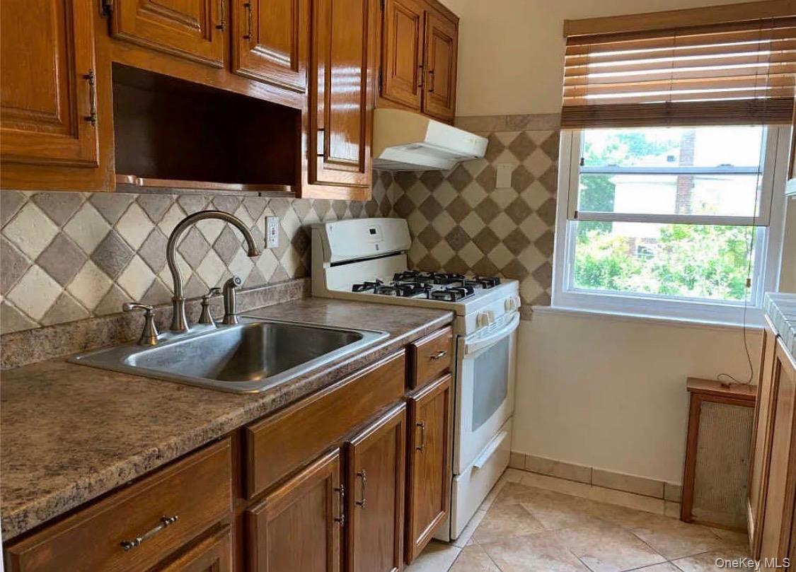 15016 26th Avenue, Flushing, NY 11354