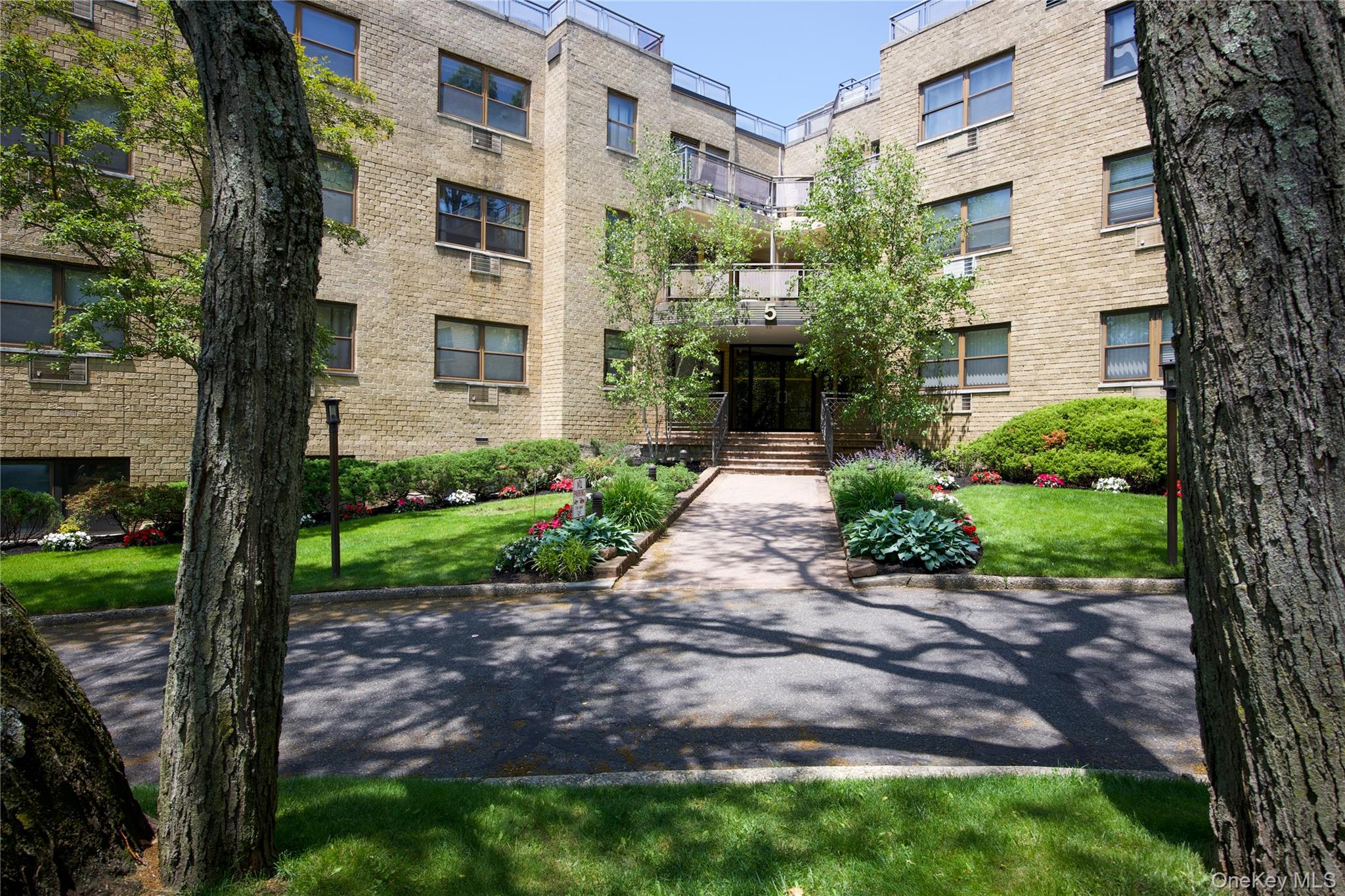 5 schenck # 30, Great Neck, NY 11021