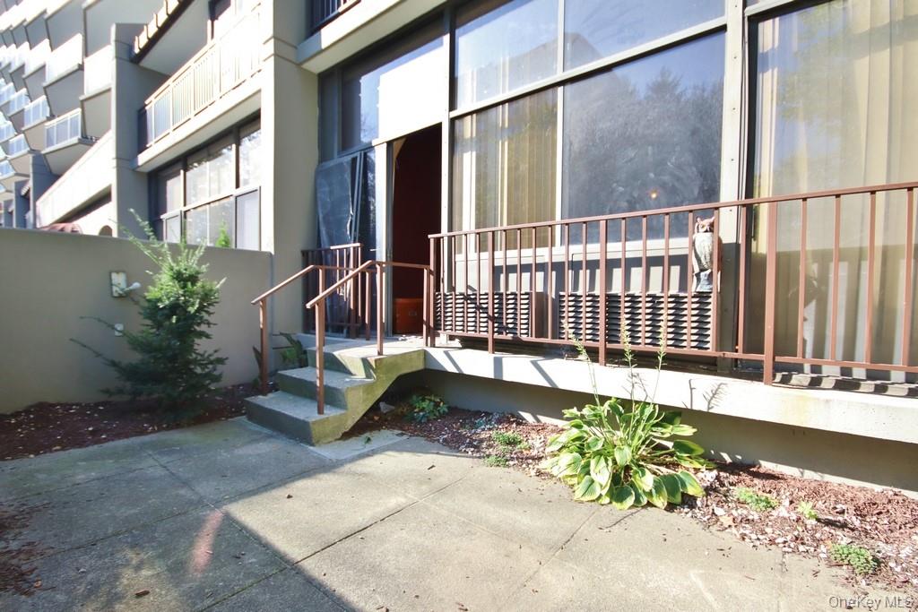 15 Stewart Place # 1R, White Plains, NY 10603