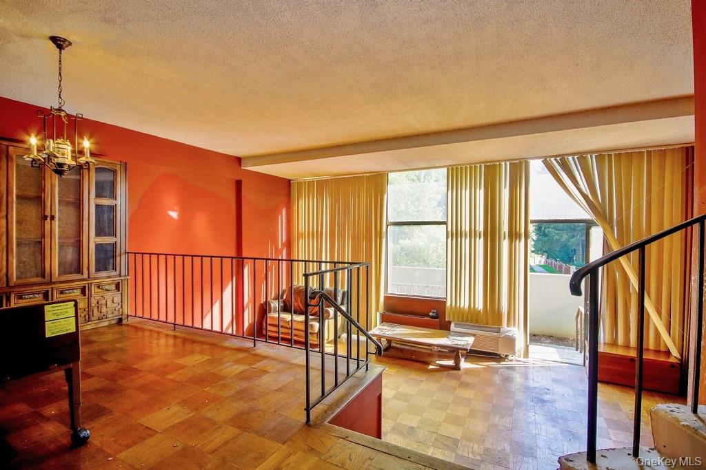 15 Stewart Place # 1R, White Plains, NY 10603