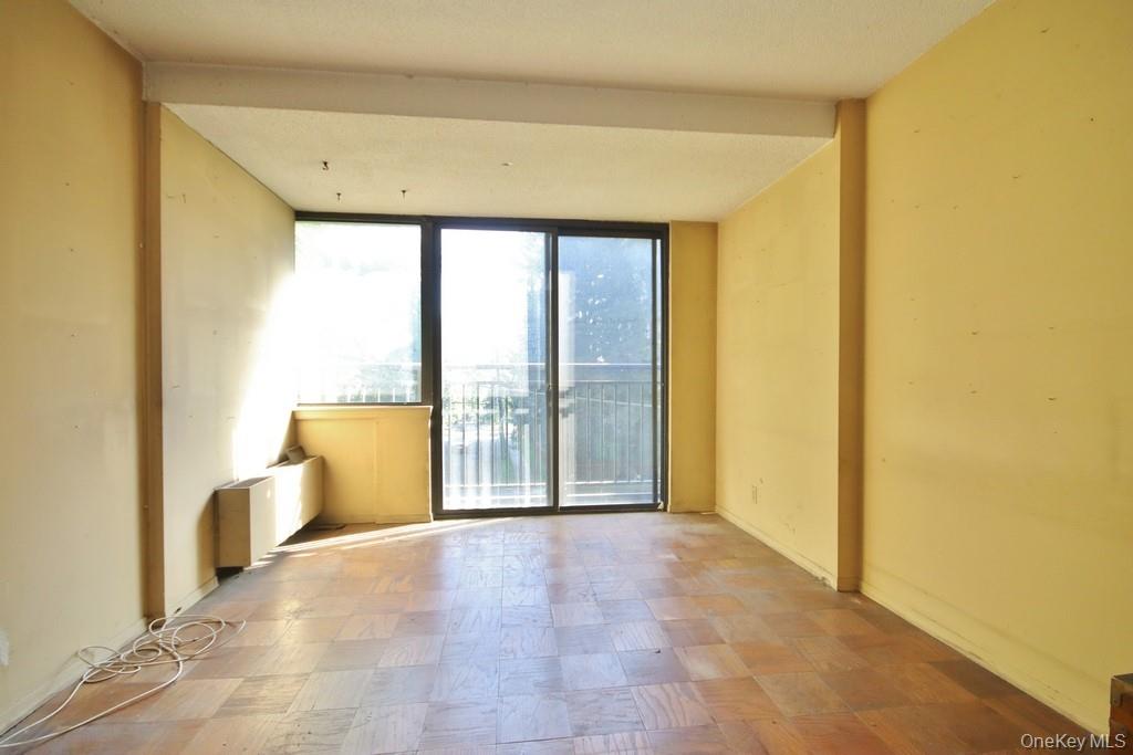 15 Stewart Place # 1R, White Plains, NY 10603