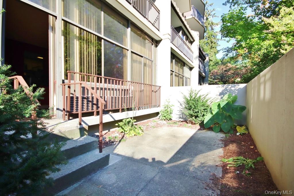 15 Stewart Place # 1R, White Plains, NY 10603