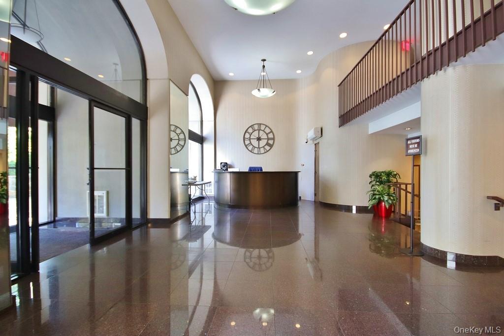 15 Stewart Place # 1R, White Plains, NY 10603