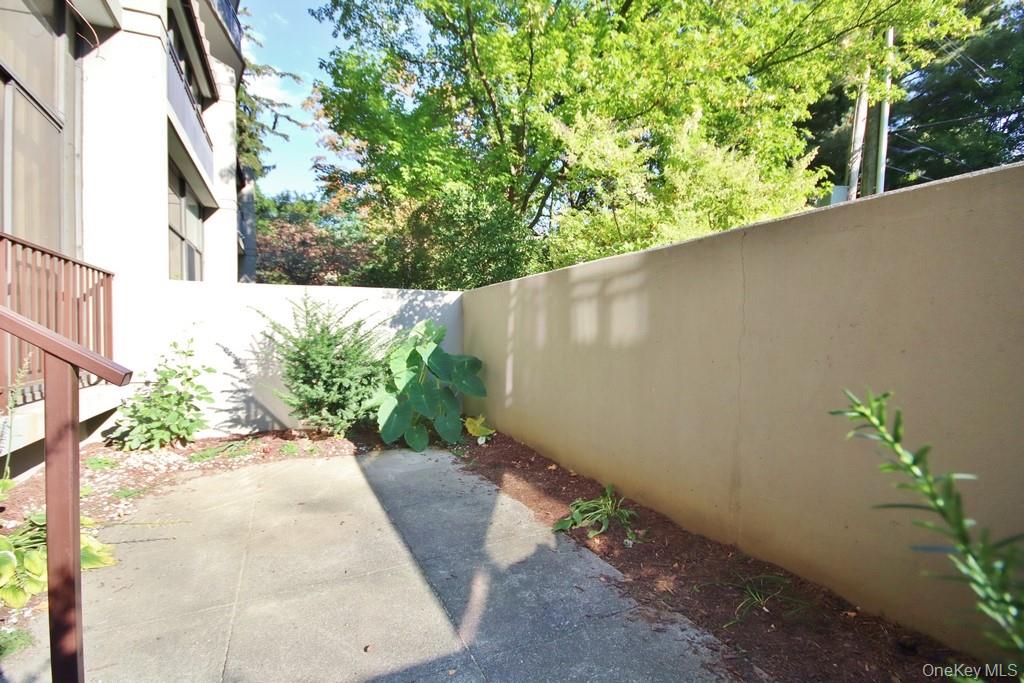 15 Stewart Place # 1R, White Plains, NY 10603