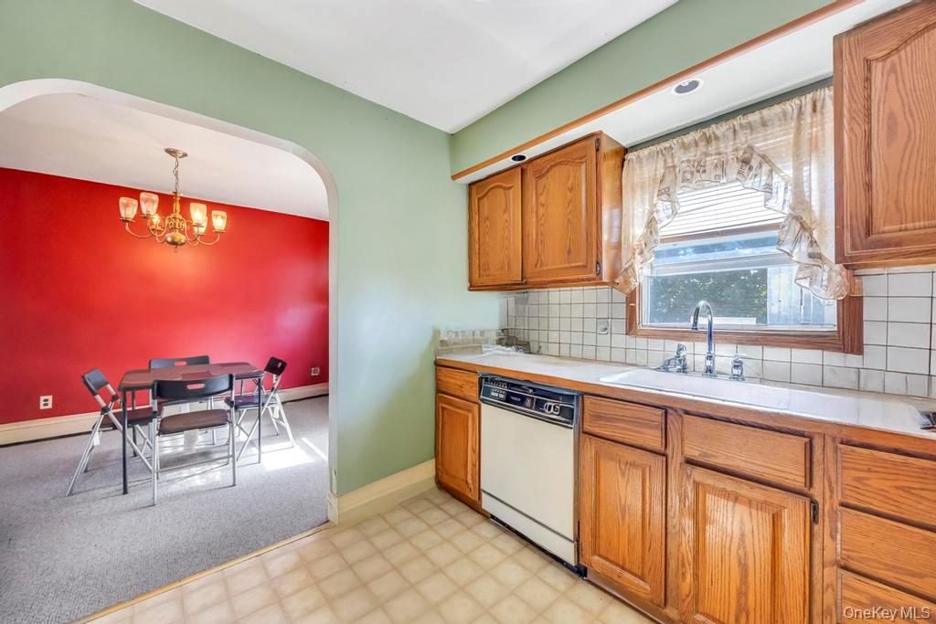 436 18th Street, West Babylon, NY 11704