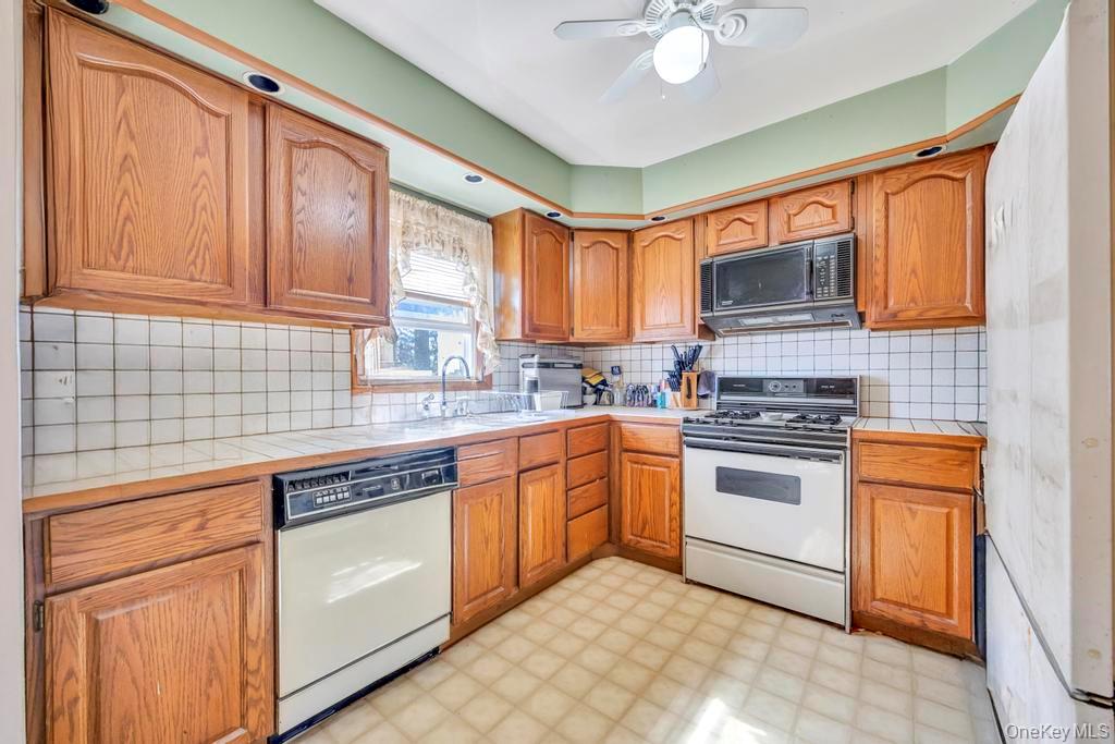 436 18th Street, West Babylon, NY 11704