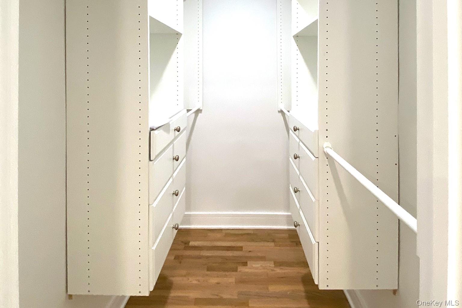 40 Schenck Avenue # 1L, Great Neck, NY 11021