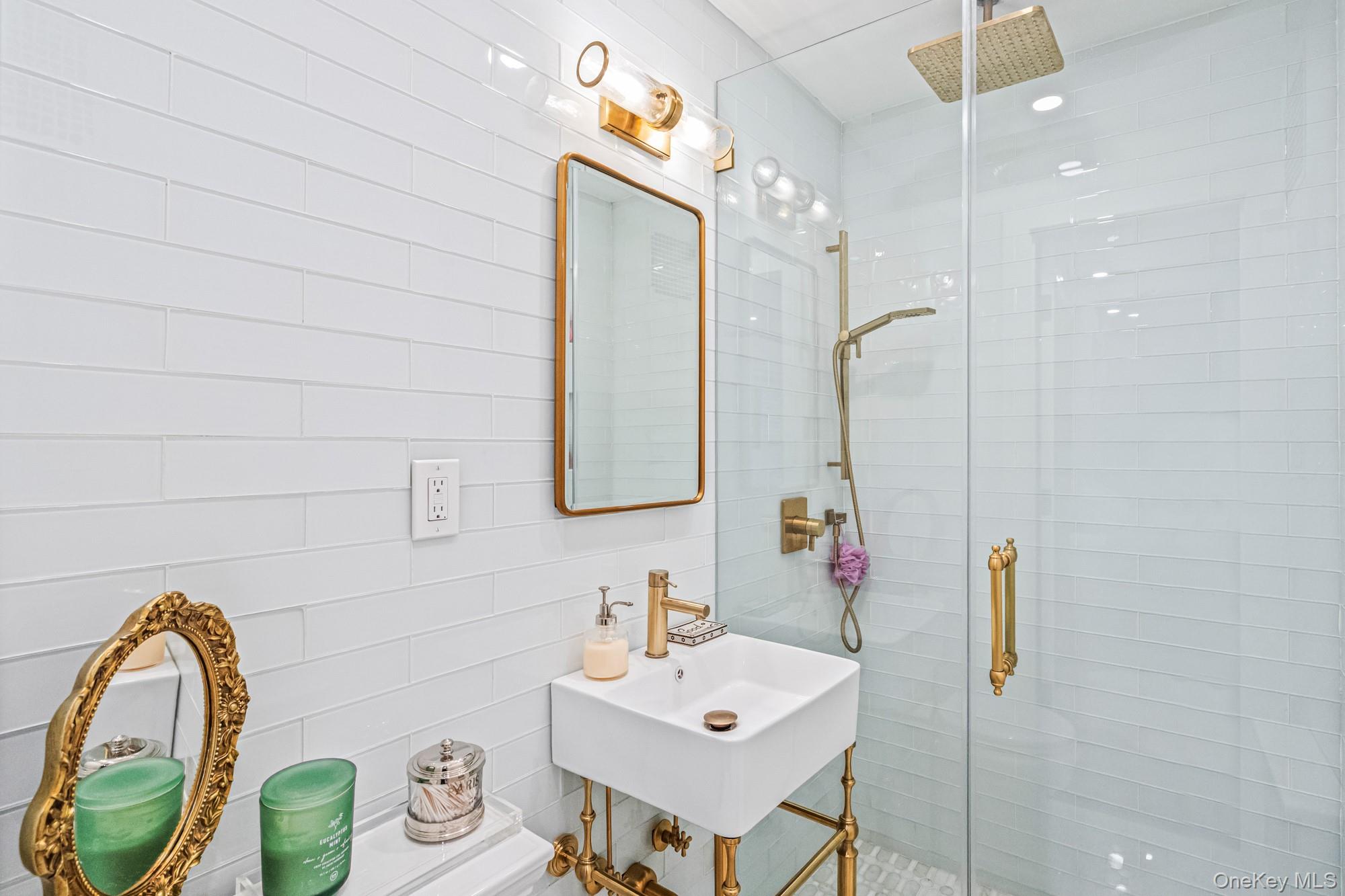 40 Schenck Avenue # 1L, Great Neck, NY 11021