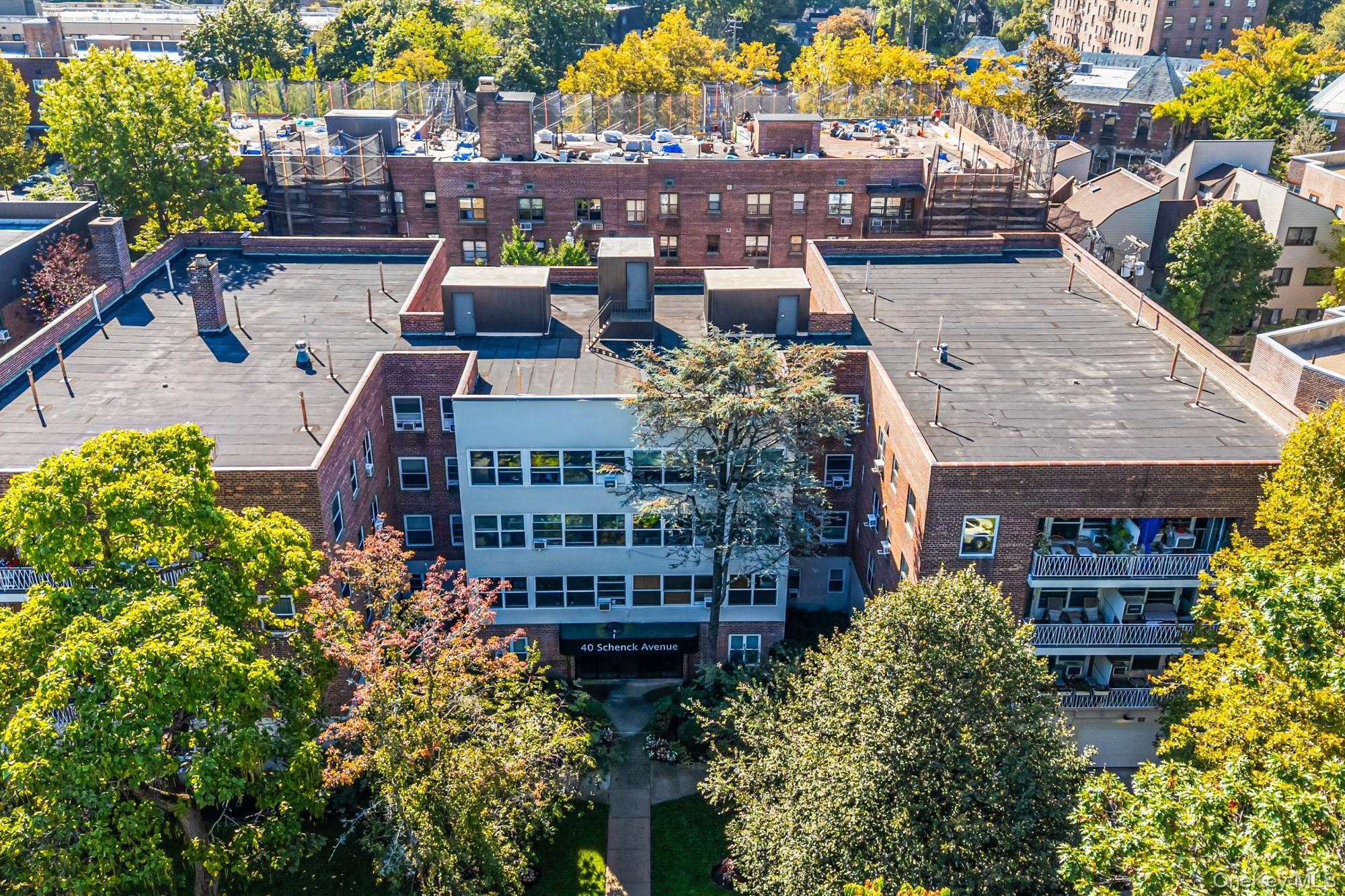 40 Schenck Avenue # 1L, Great Neck, NY 11021