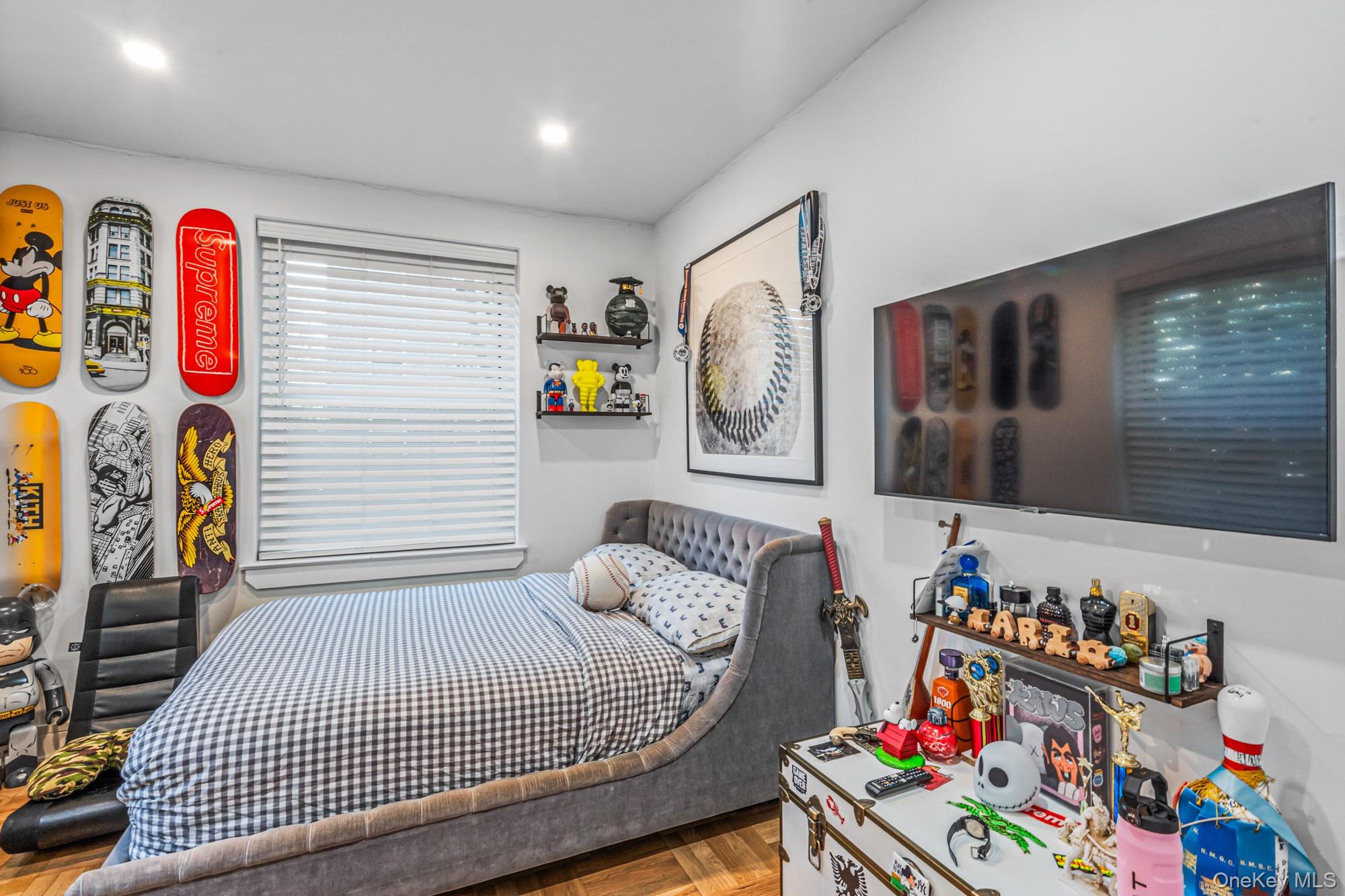 40 Schenck Avenue # 1L, Great Neck, NY 11021