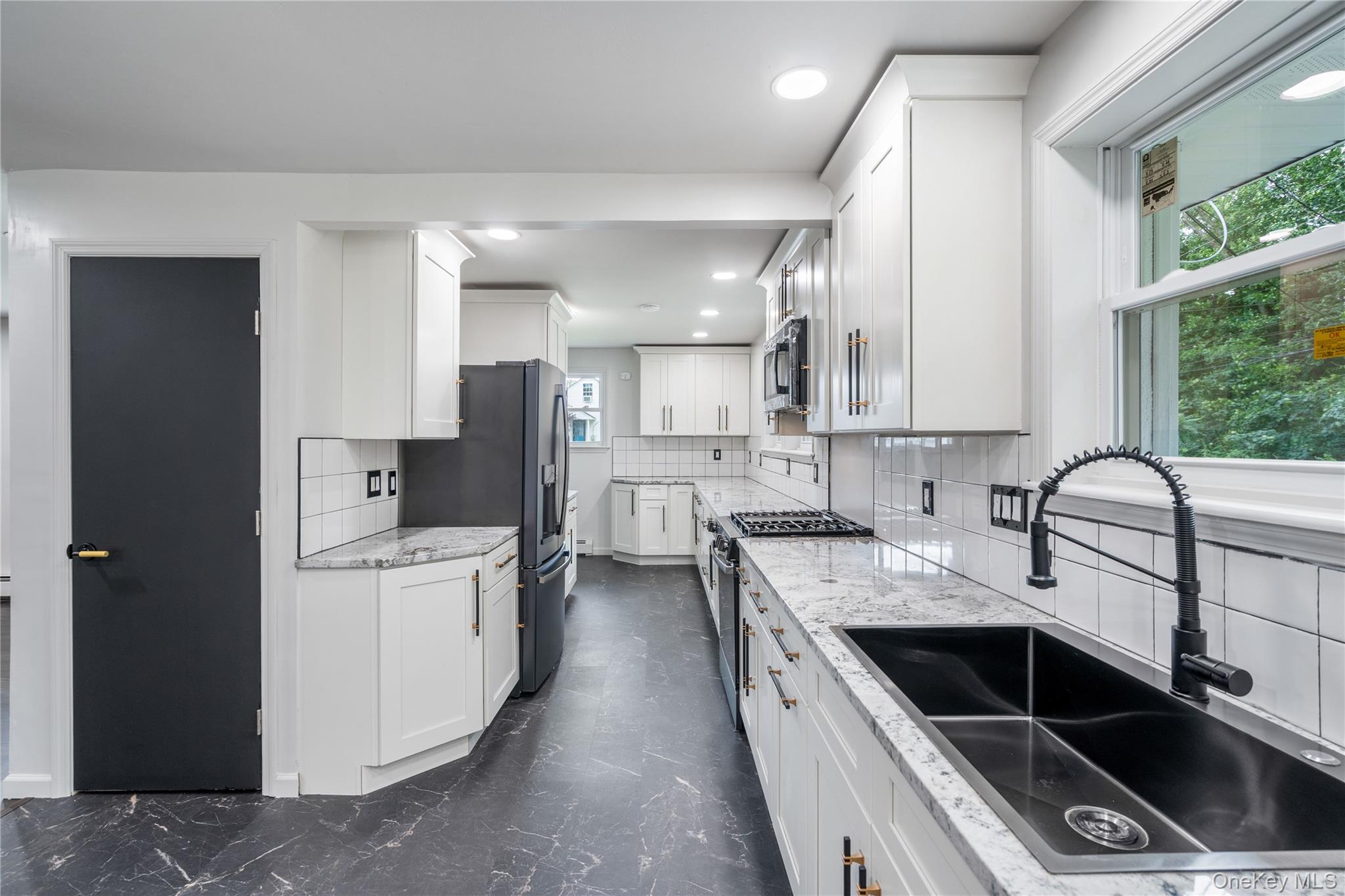 14 Windsor Drive, New Windsor, NY 12553