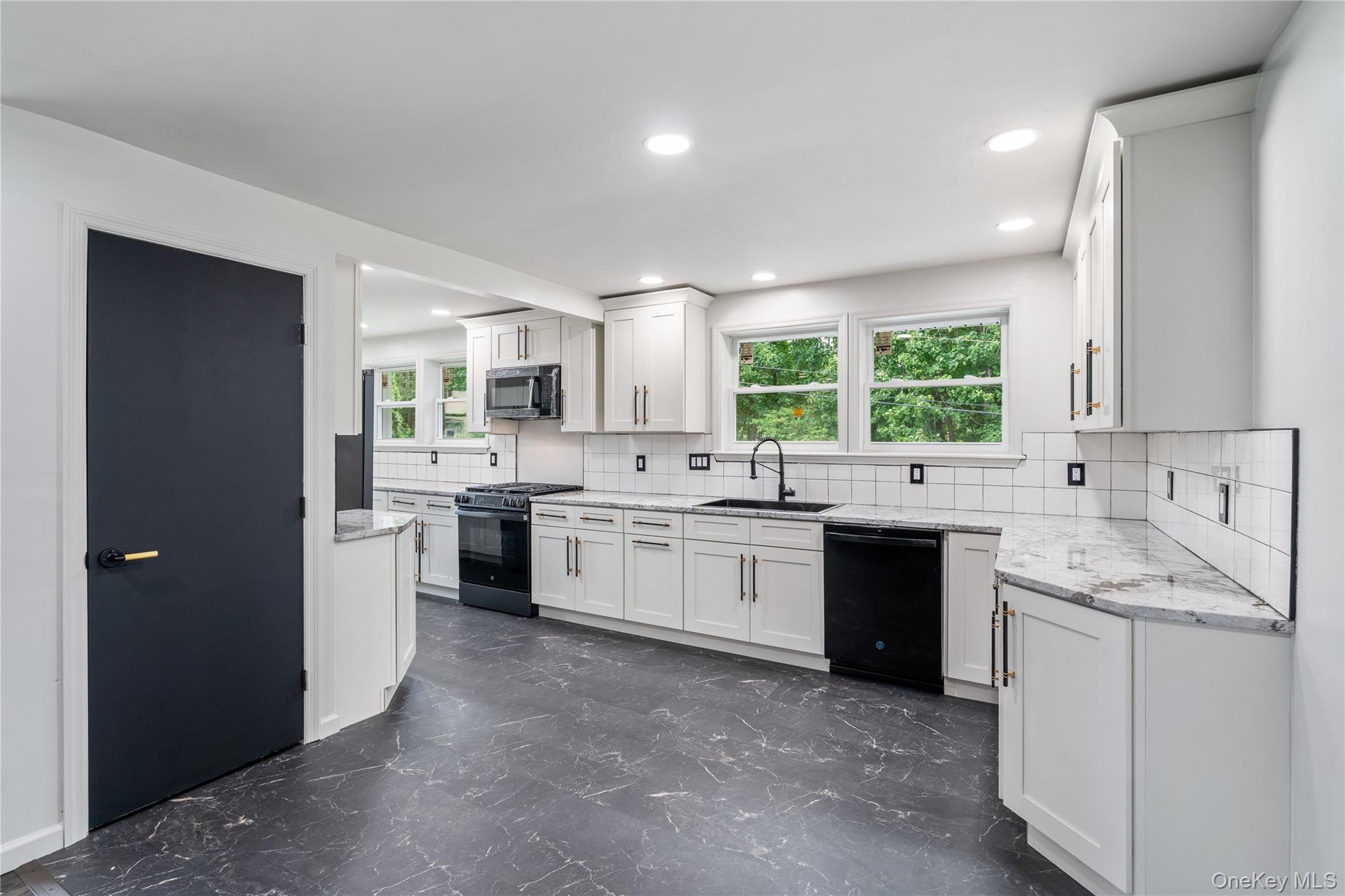 14 Windsor Drive, New Windsor, NY 12553