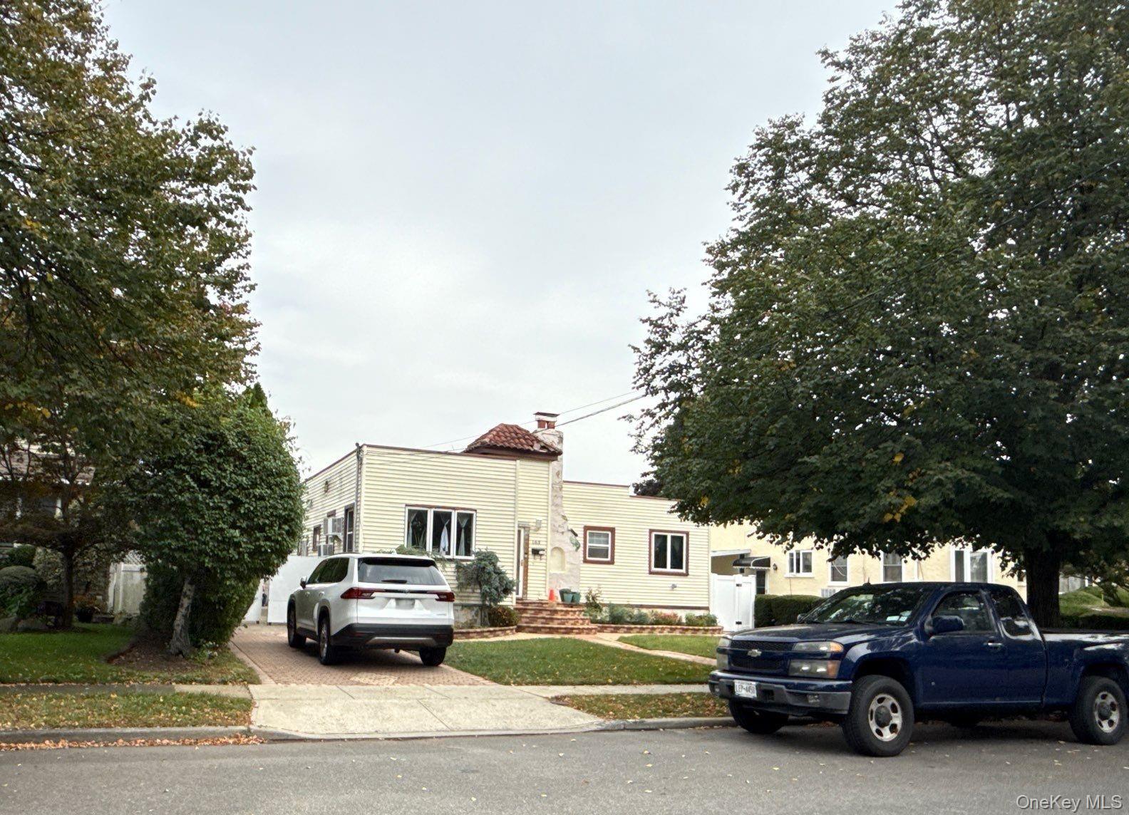 163 Wynsum Avenue, Merrick, NY 11566