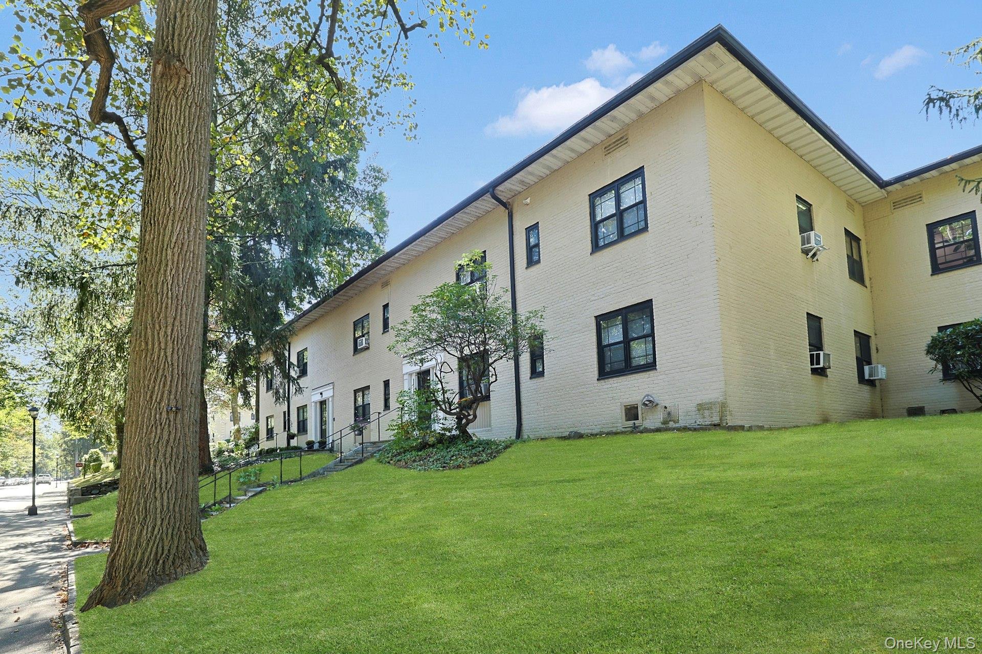 1279 California Road # 2L, Eastchester, NY 10709