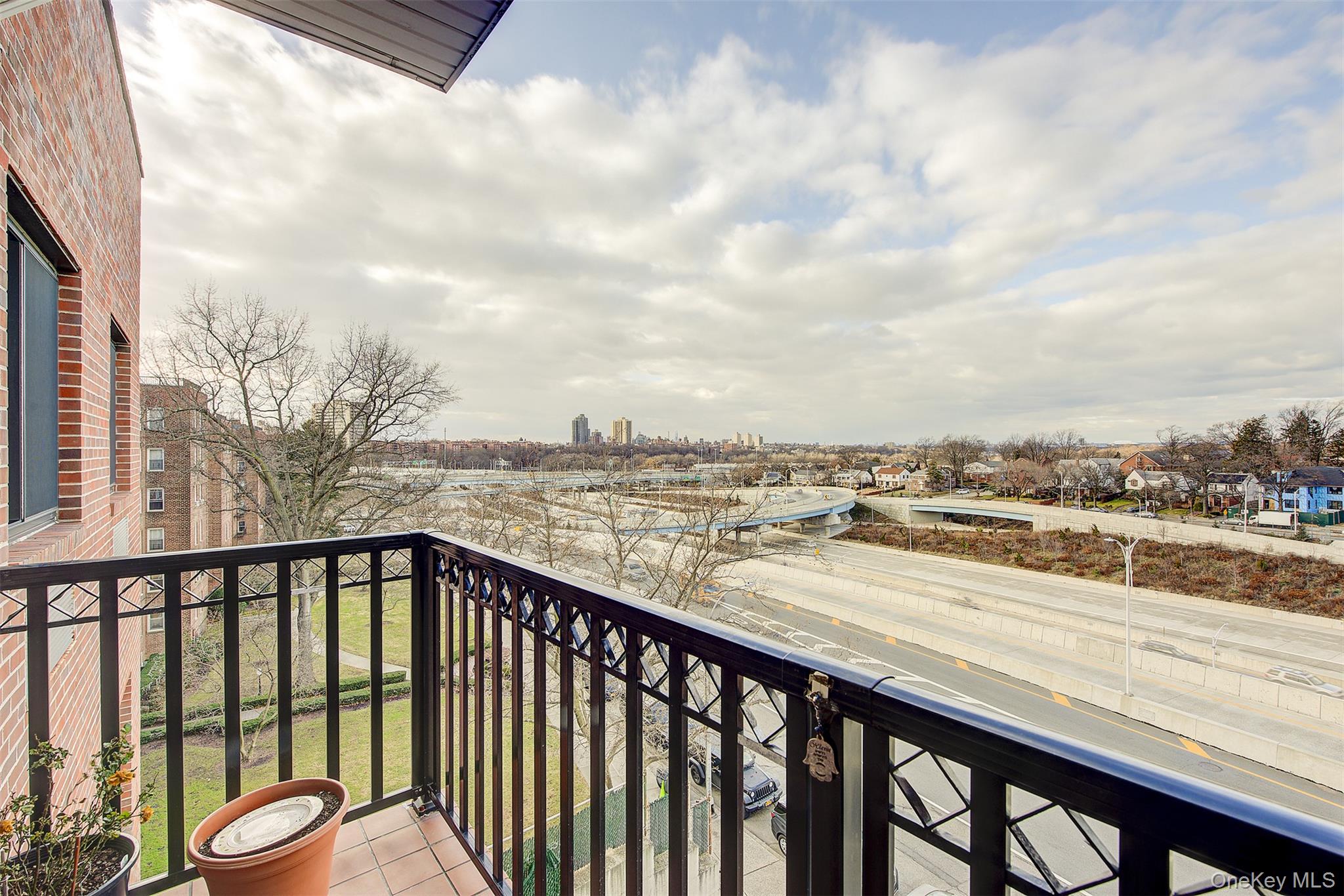 13546 Grand Central Parkway # 4C, Briarwood, NY 11435